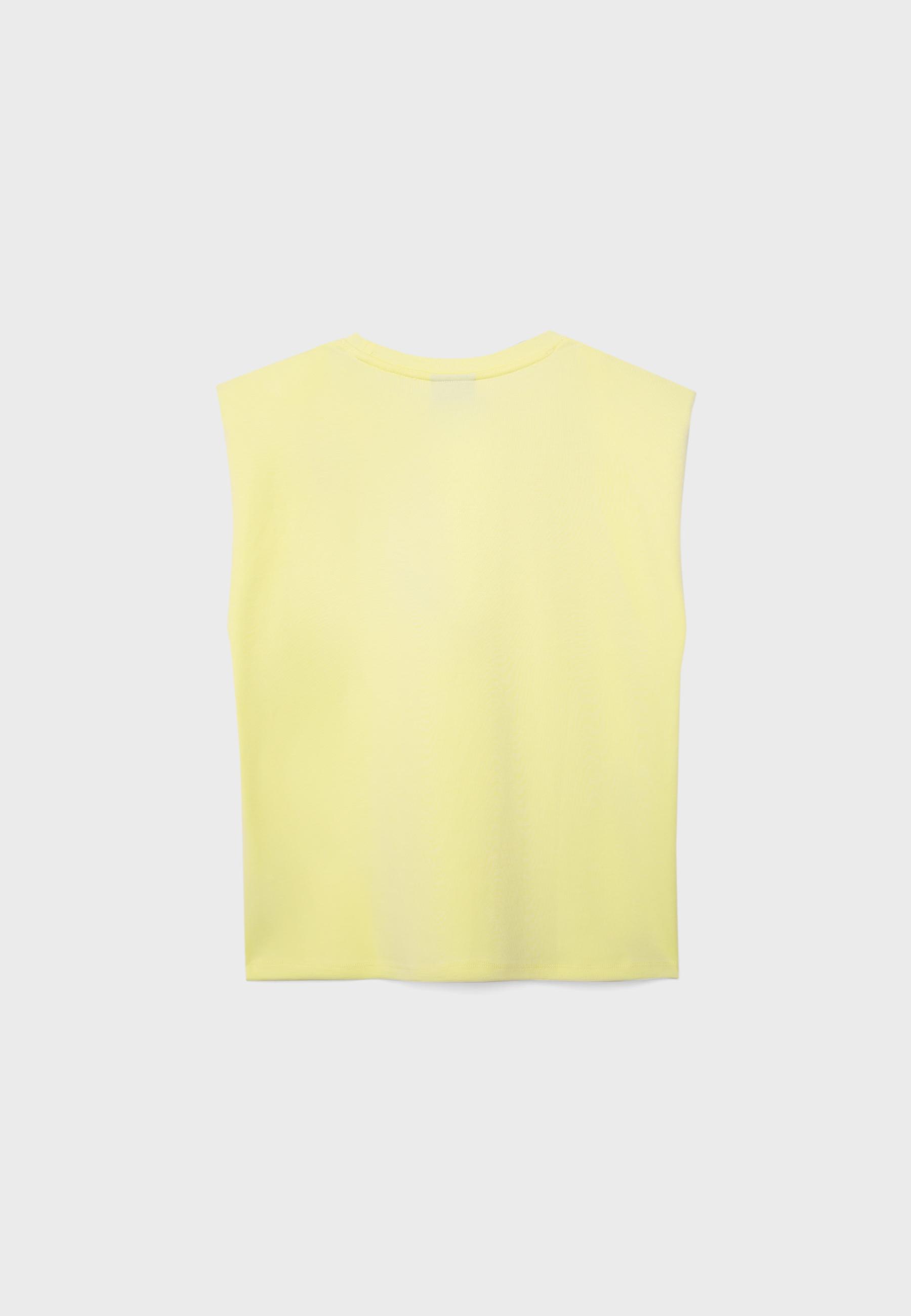 B05 Padded shoulder basic T-shirt — Pastel yellow