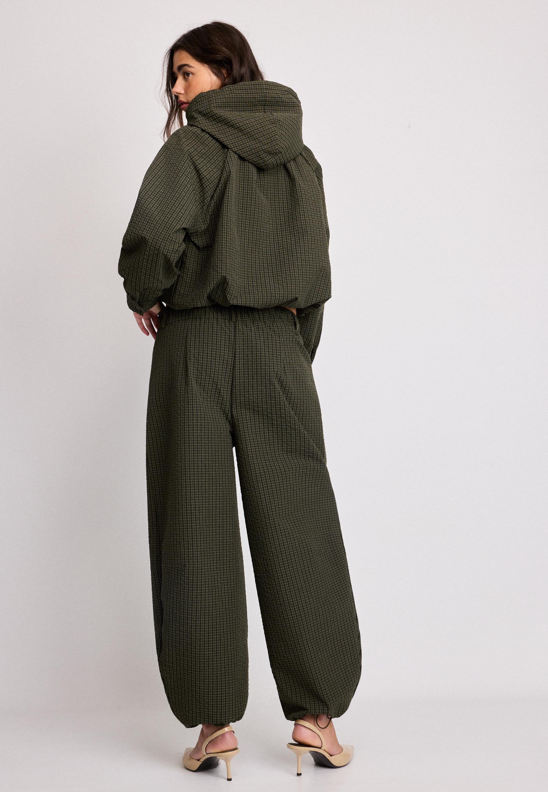Check parachute trousers — Khaki