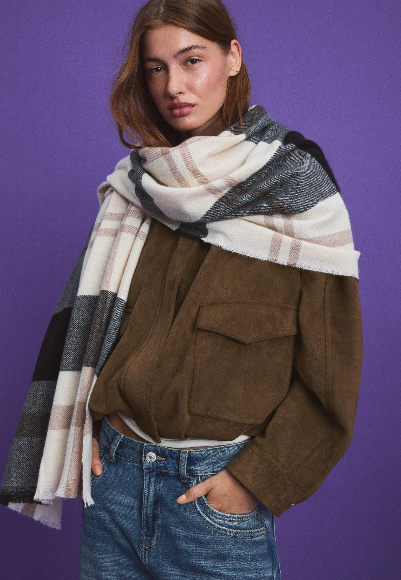 Checked scarf — Ecru