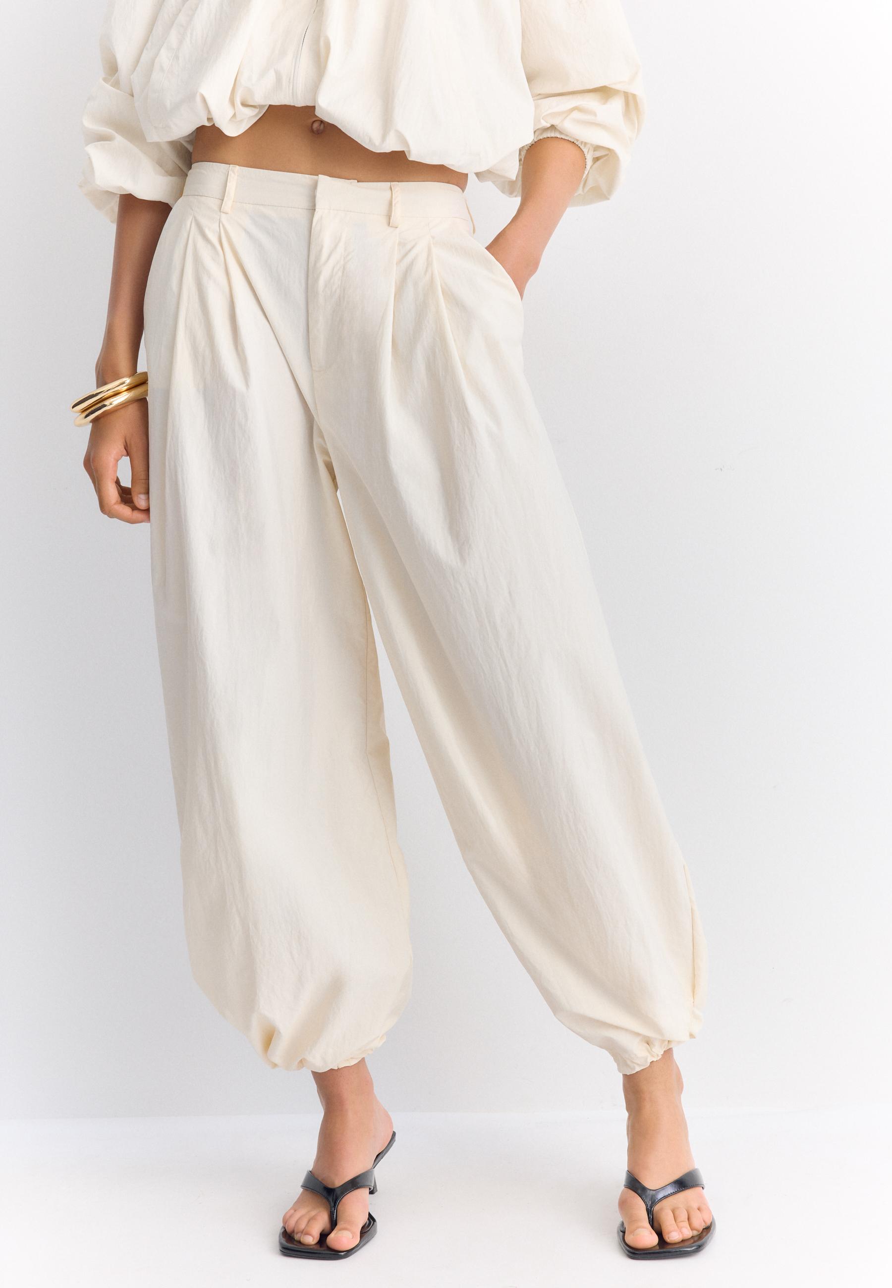 Darted technical sarouel trousers — Ecru