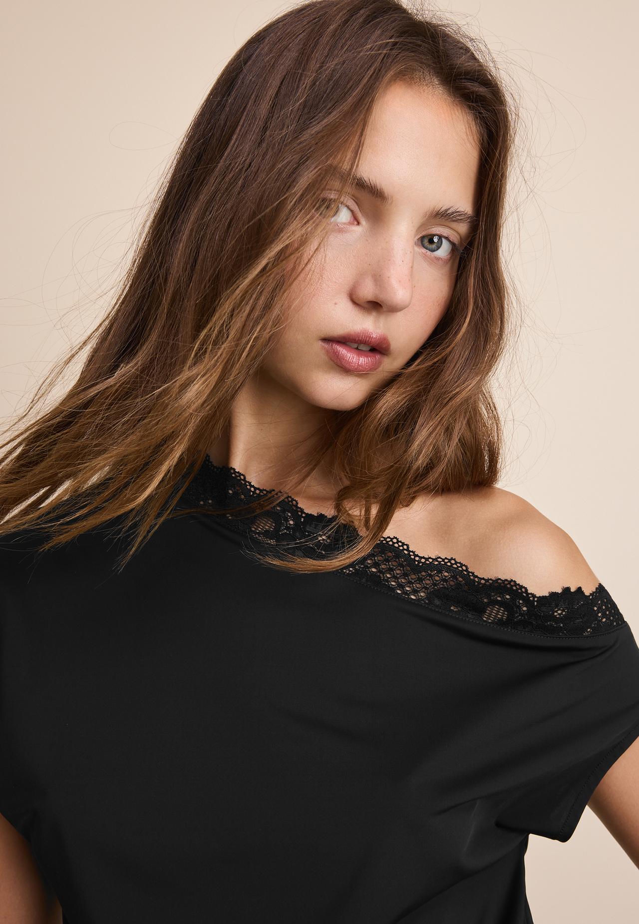 Asymmetric lace T-shirt — Black