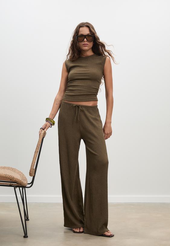 textured cap sleeve t shirt with gathering