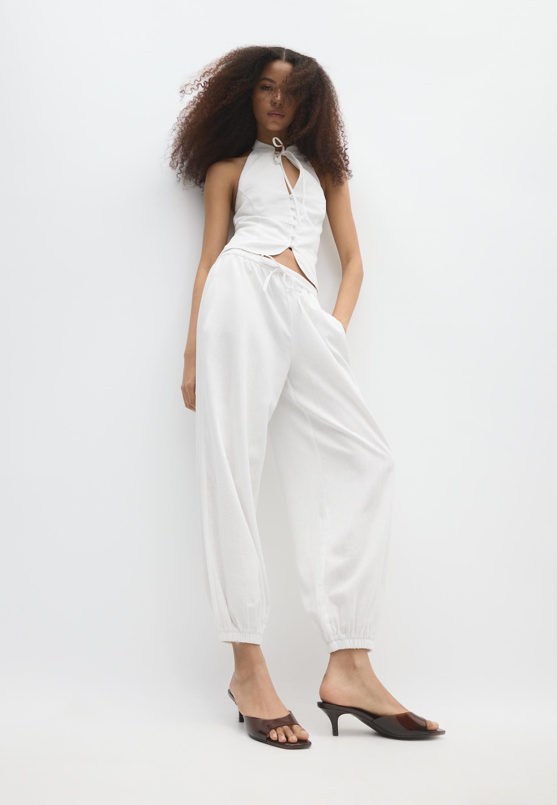 TreatÜrself satinballoonshortpants white Linen-look sarouel trousers - Women's fashion | Stradivarius