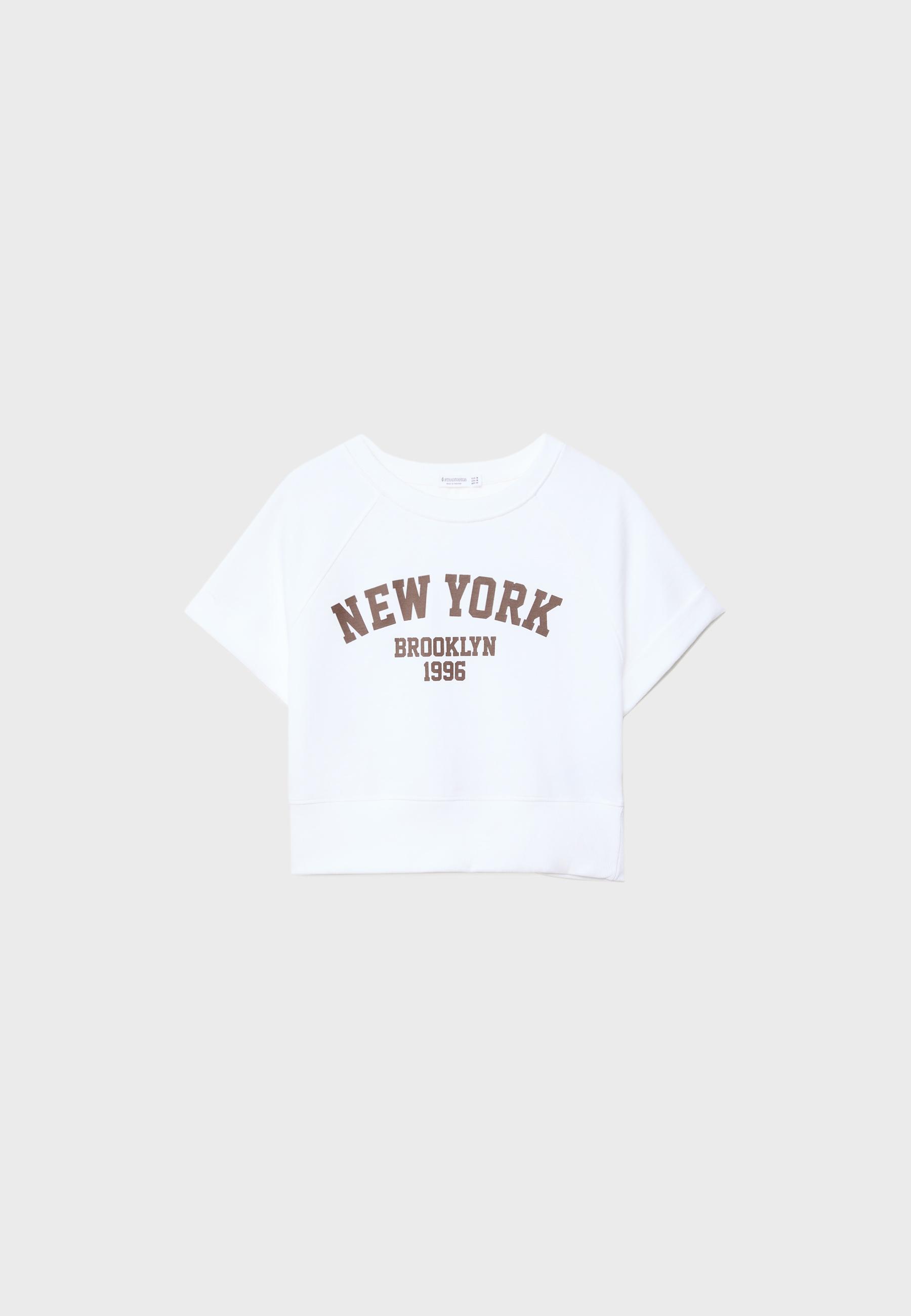 Cropped T-shirt with text - Women's fashion | Stradivarius Cropped T-shirt with text - Women's fashion | Stradivarius