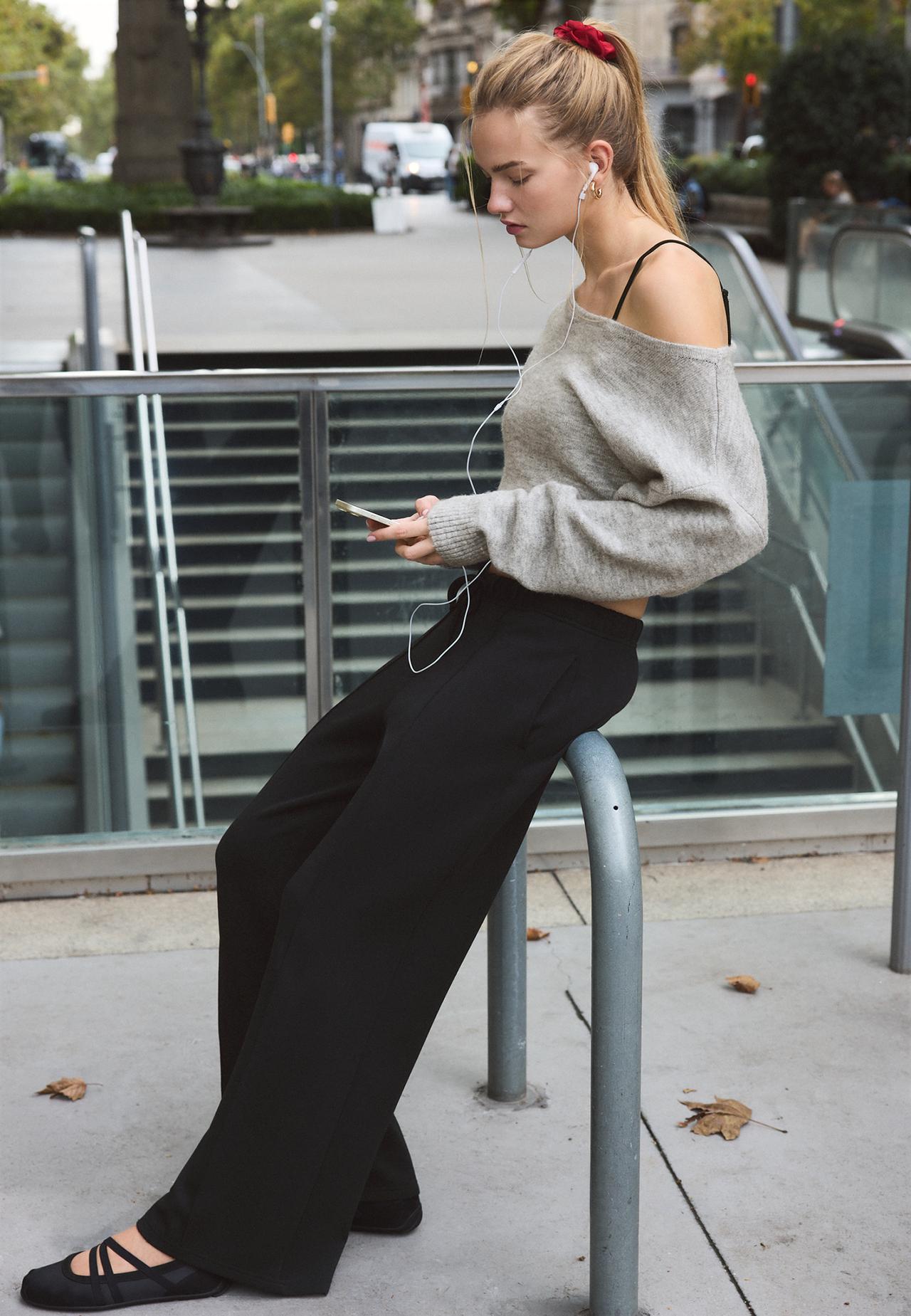 Soft-touch wide-leg jogger trousers with pin tuck — Black