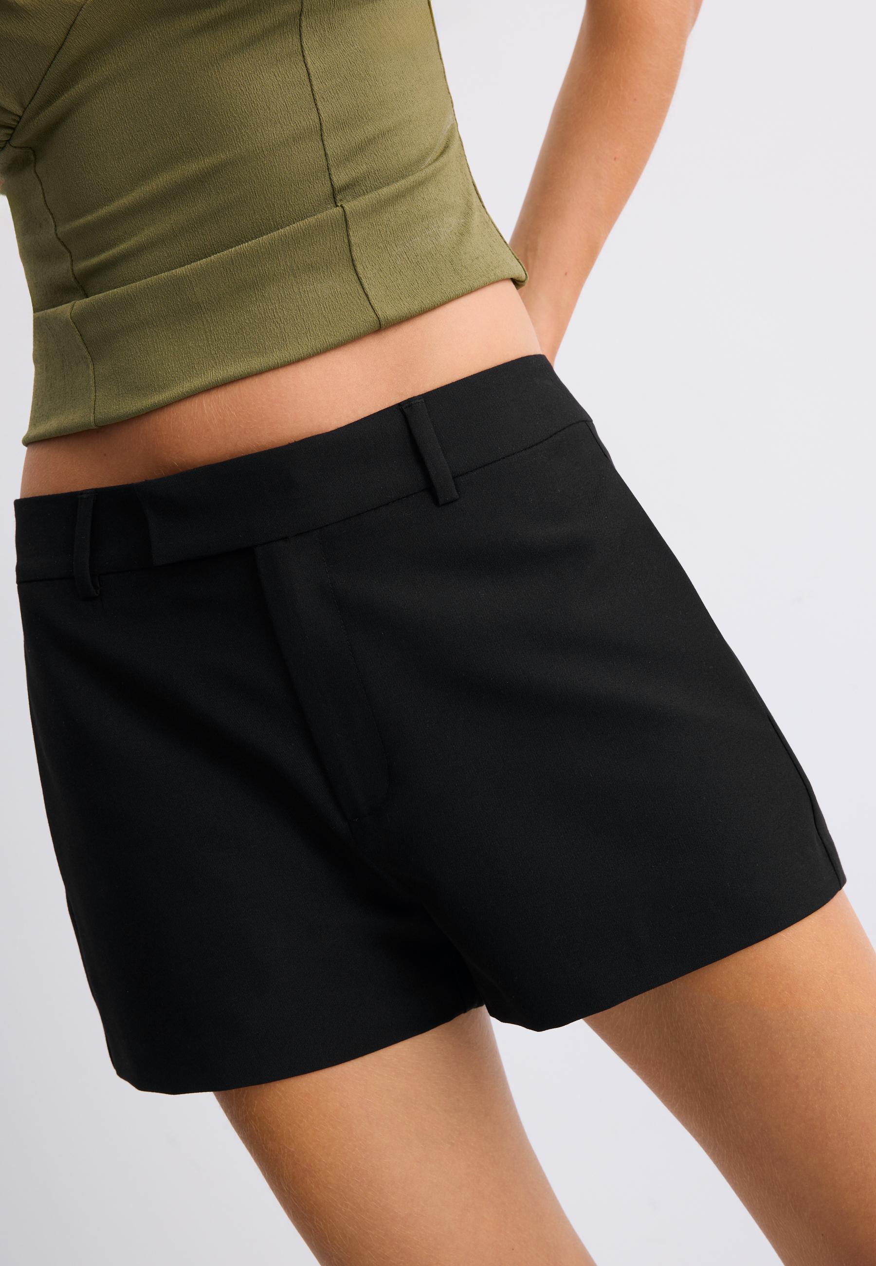 Tailored shorts with belt loops — Black