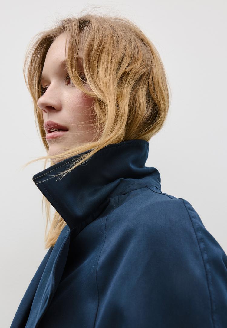 Stradivarius Κοντή Ριχτή Καμπαρντίνα Με Ζώνη Navy Blue L φωτογραφία