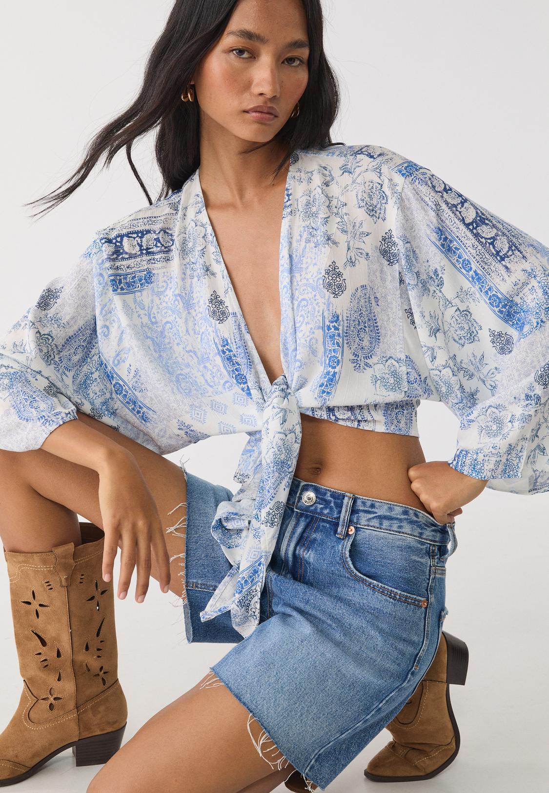 Blusa fluida com nó