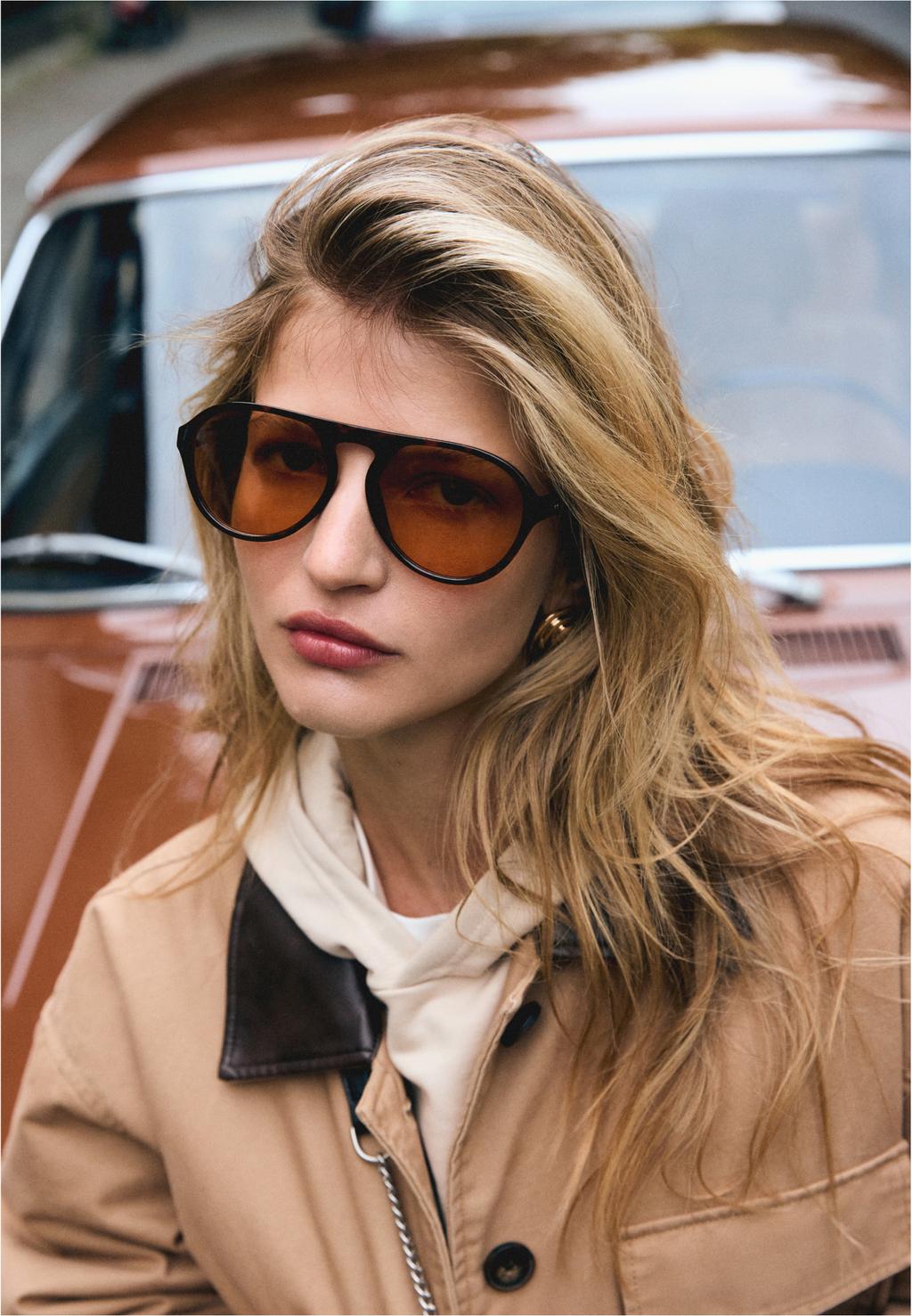 Aviator style sunglasses