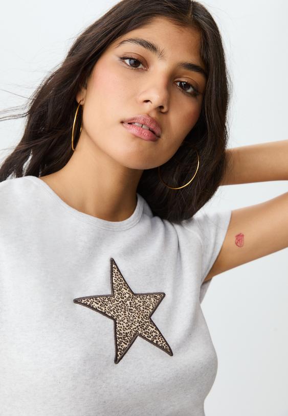 tshirt-mit-stern-und-leopardenmuster