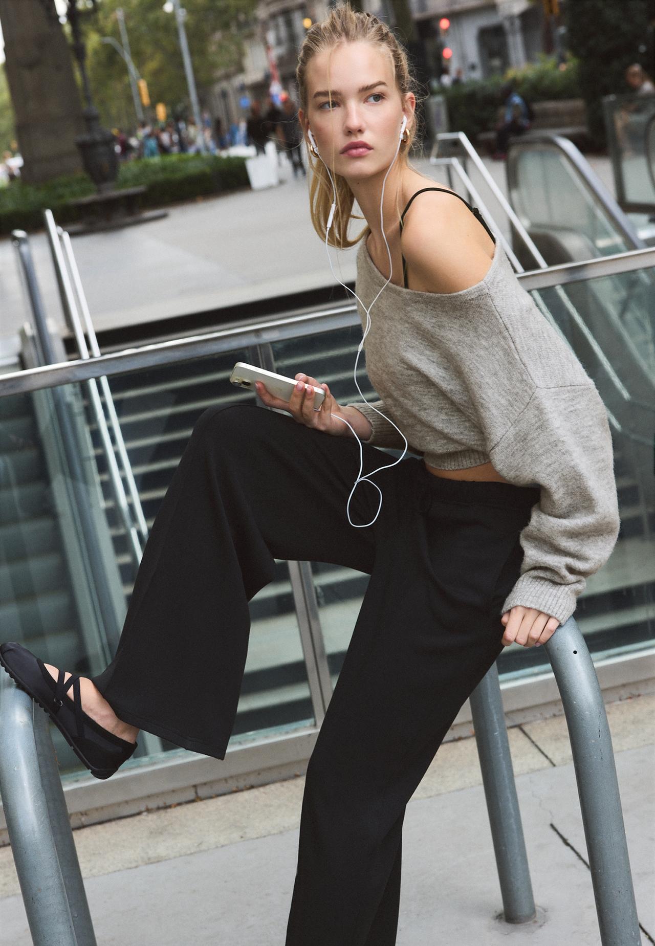 Soft-touch wide-leg jogger trousers with pin tuck — Black
