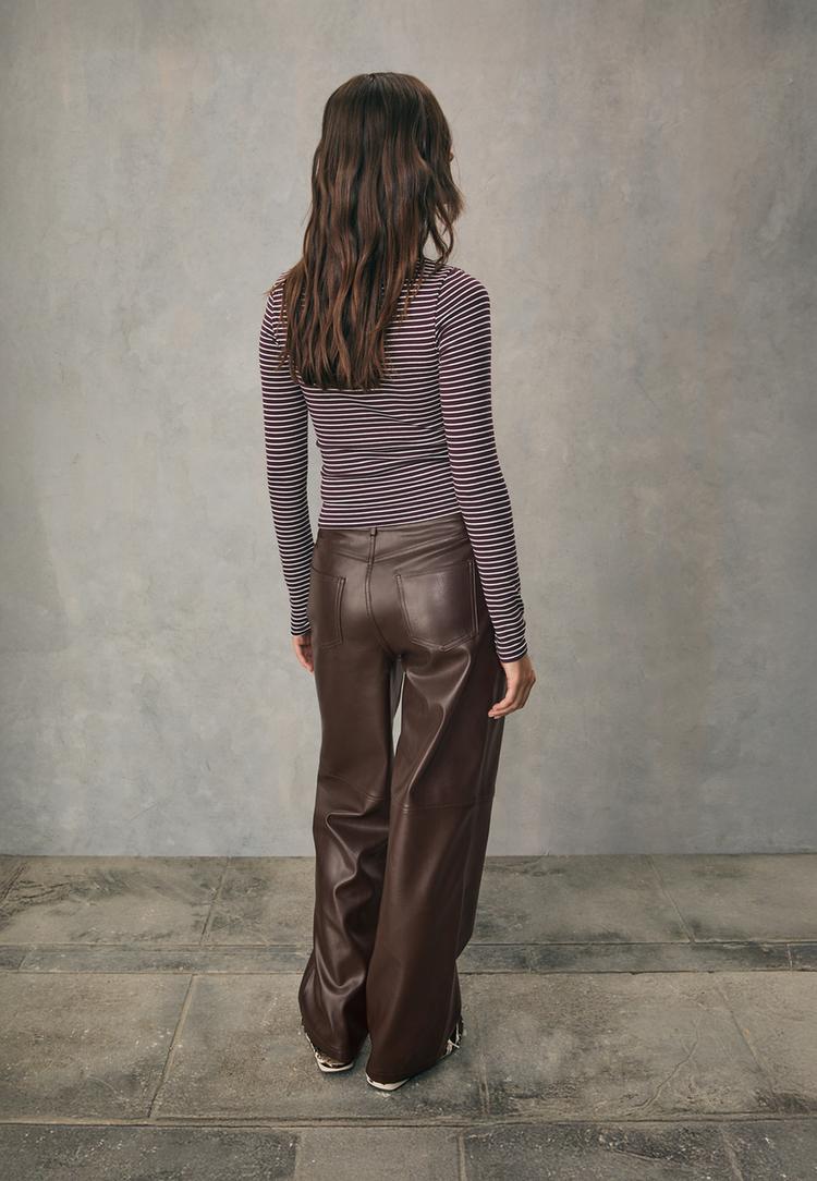 pantalon straight efecto piel textura