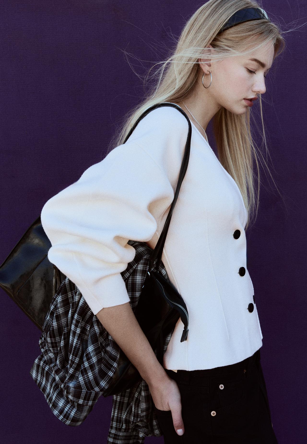 Contrast button knit cardigan — Ecru