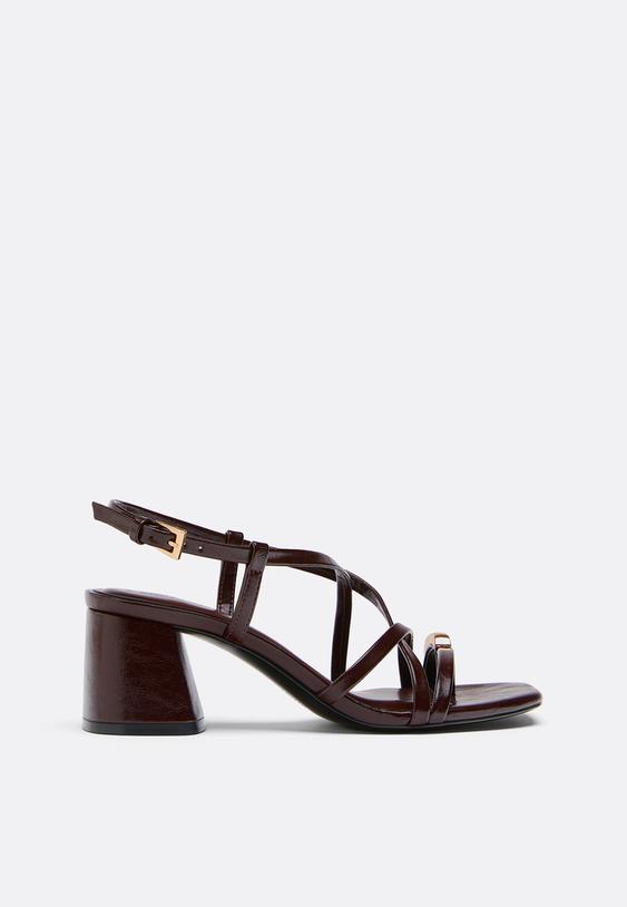 sandalias de tacao multitiras com detalhe