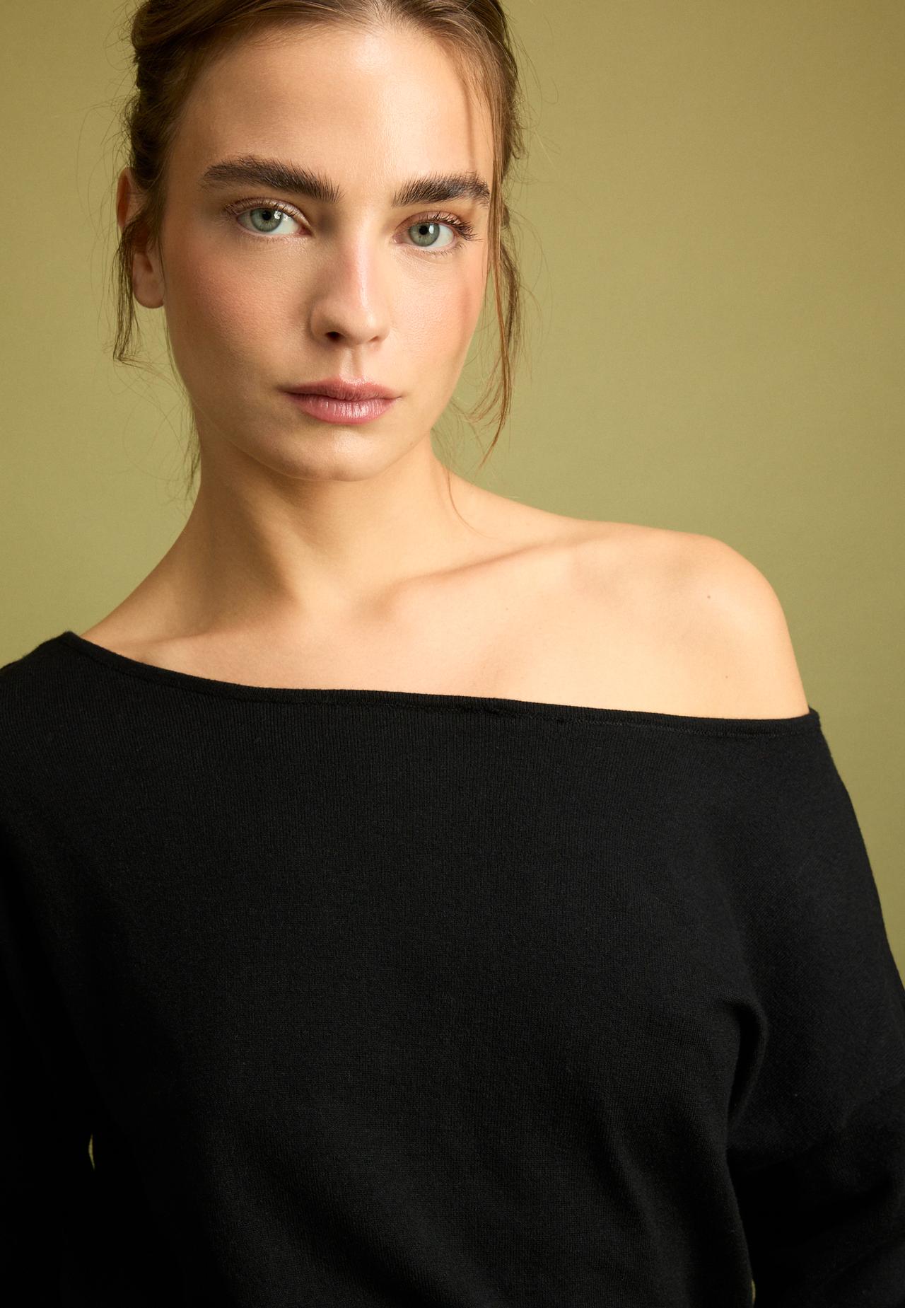 Asymmetric knit jumper — Black