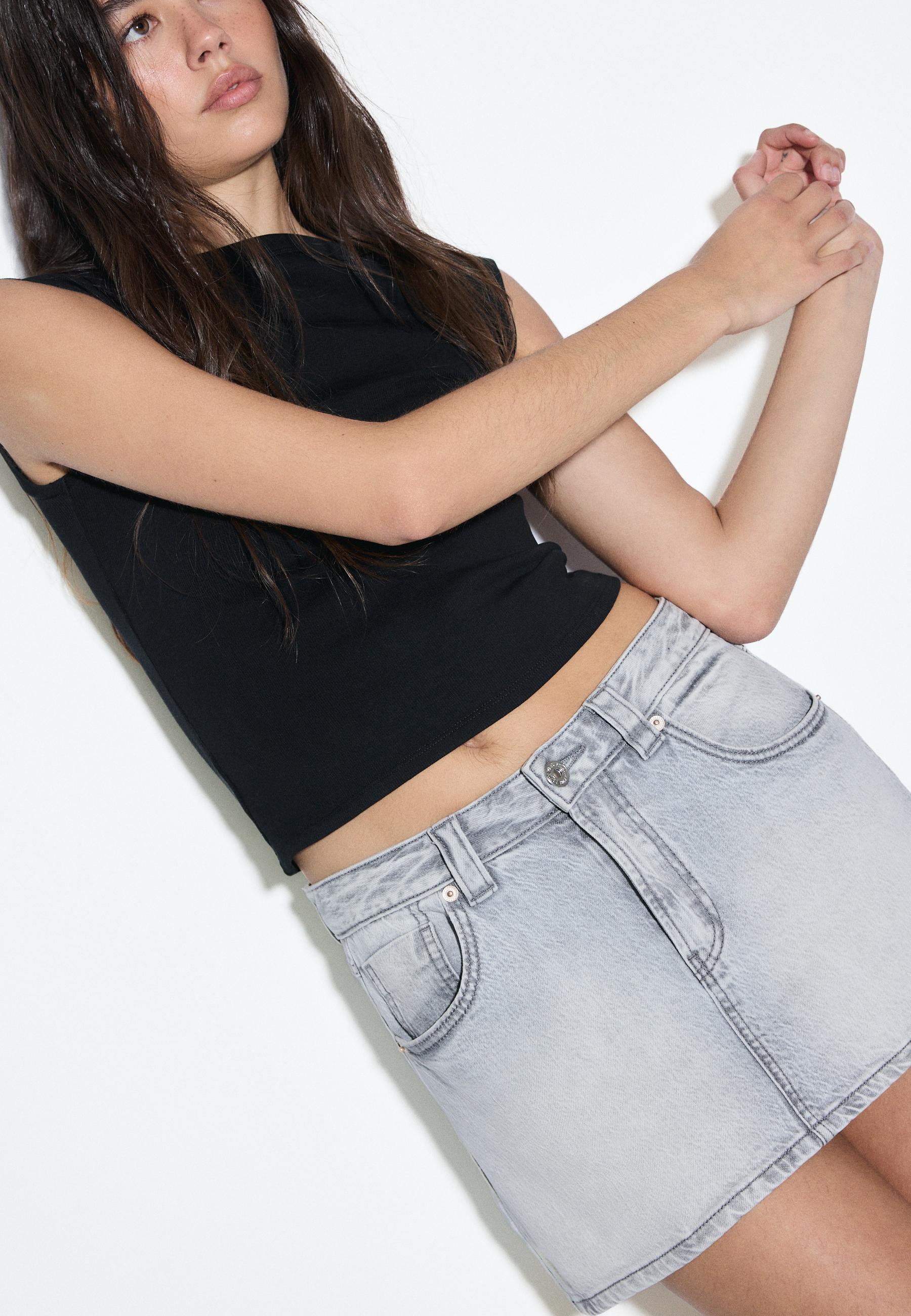 D62 Denim skort — DARK GREY DENIM WASH