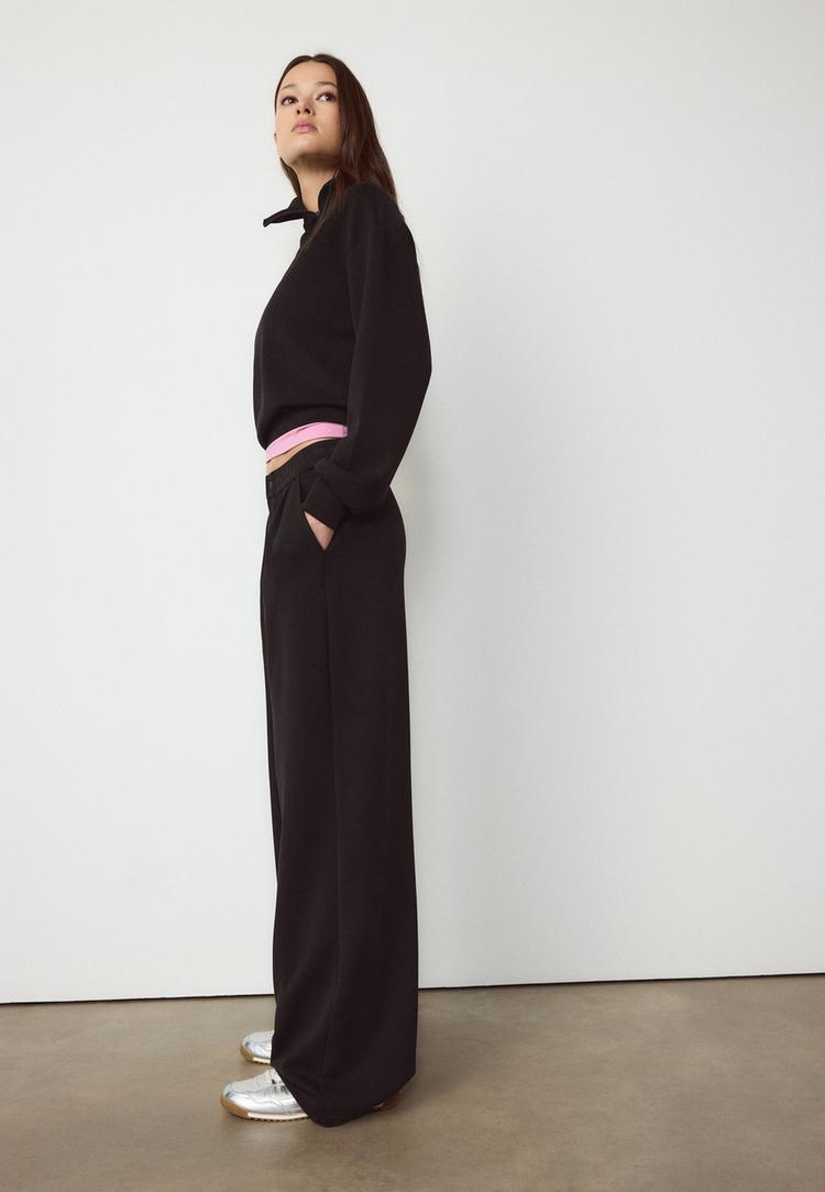 Stradivarius Pantaloni Cu Pense, Moale La Atingere Negru M