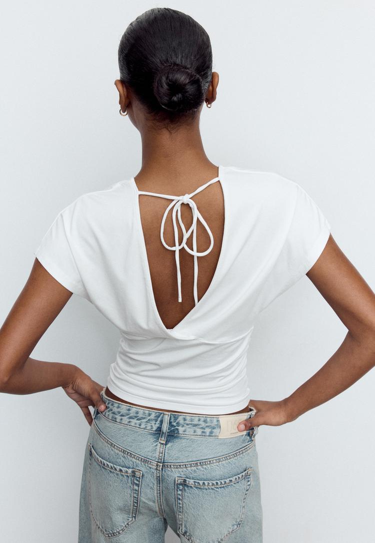 geruschtes-shirt-mit-vausschnitt