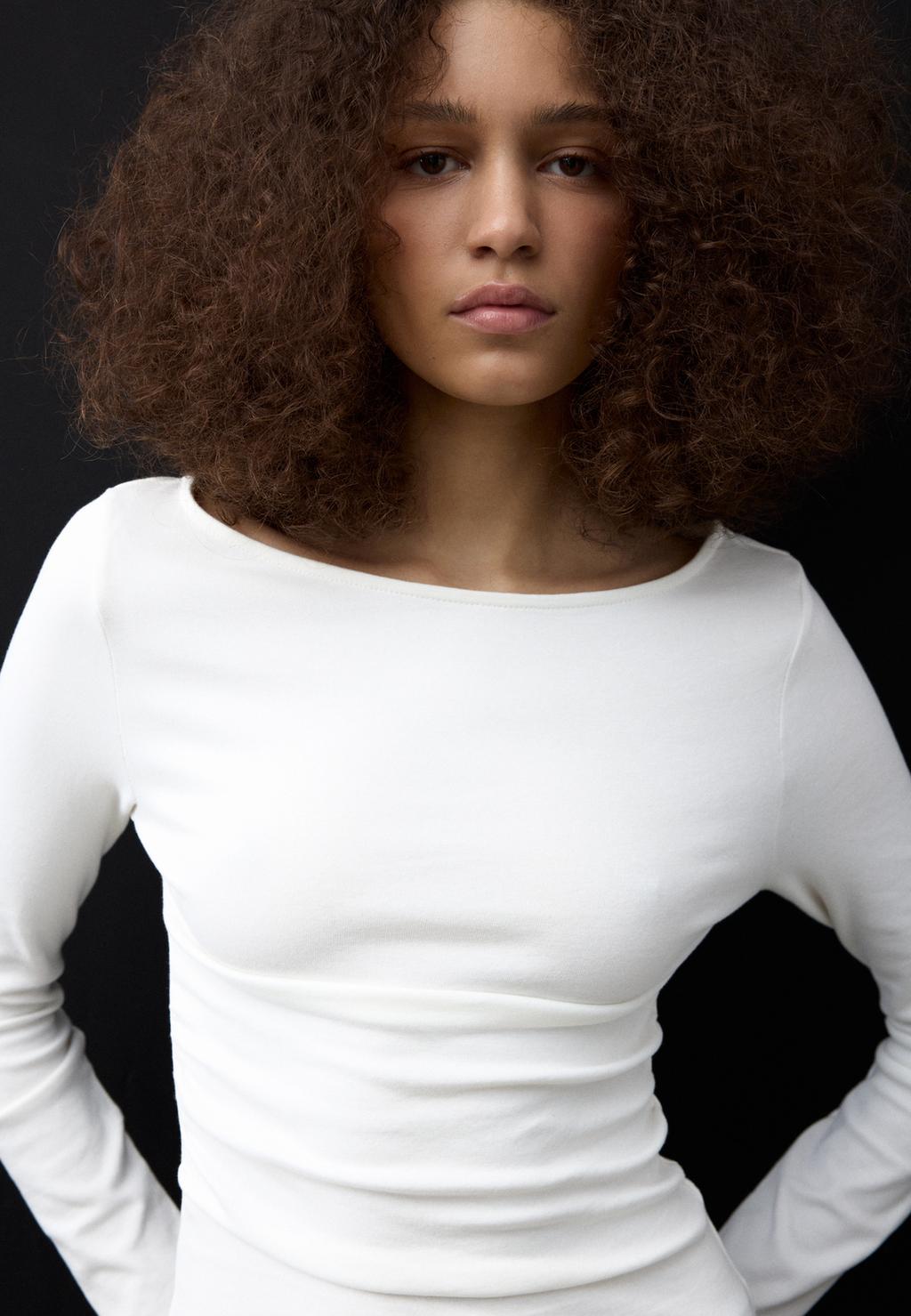 Long sleeve T-shirt with gathering