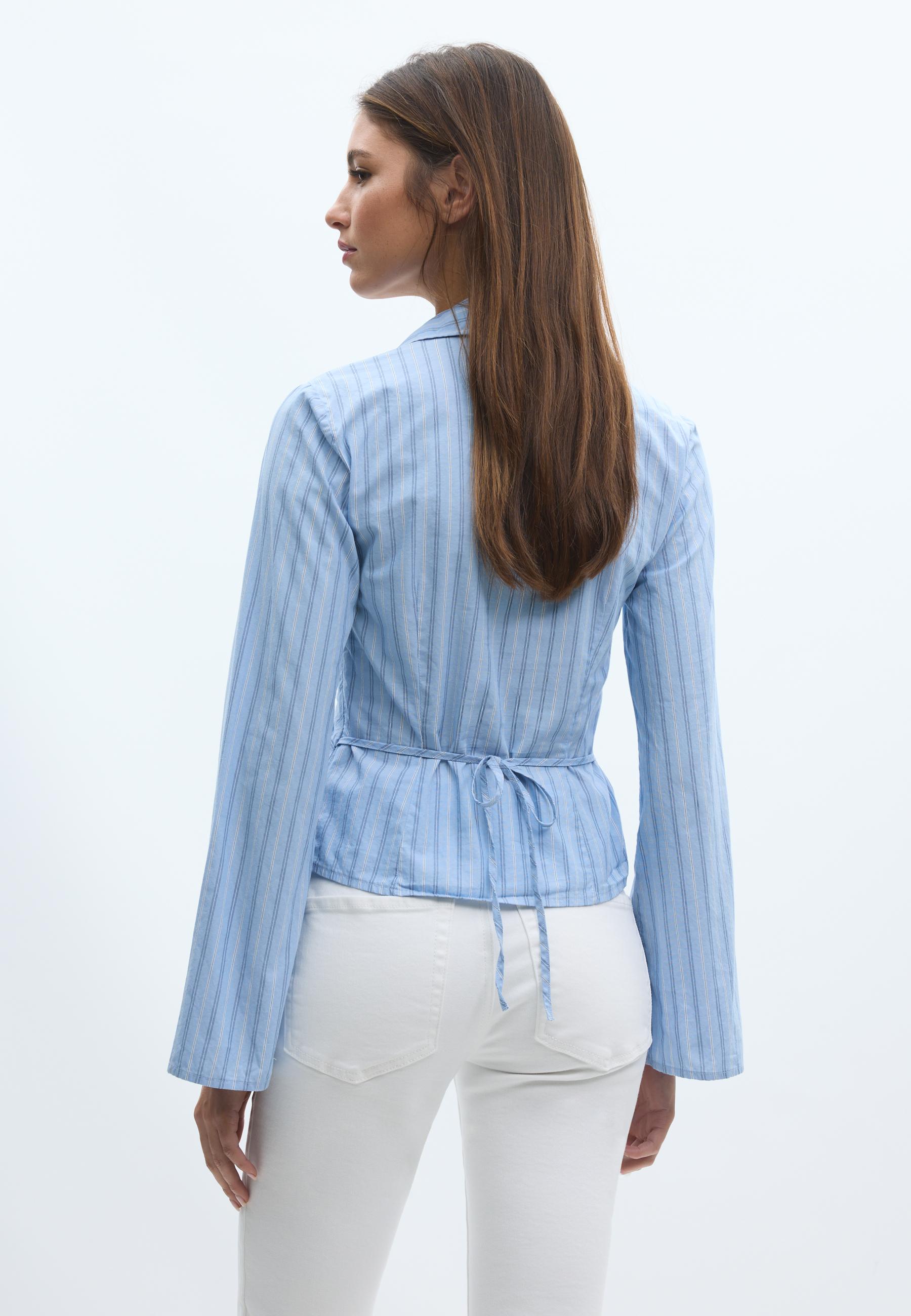 Fitted knot shirt — Sky blue