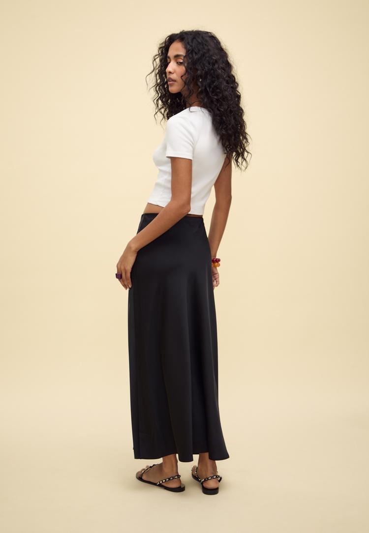 falda midi satinada