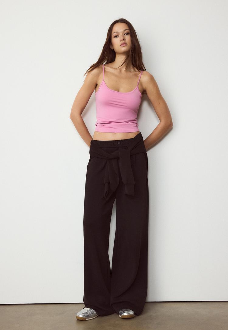 Stradivarius Βασική Μπλούζα Με Τιράντες Ροζ Της Τσιχλόφουσκας S