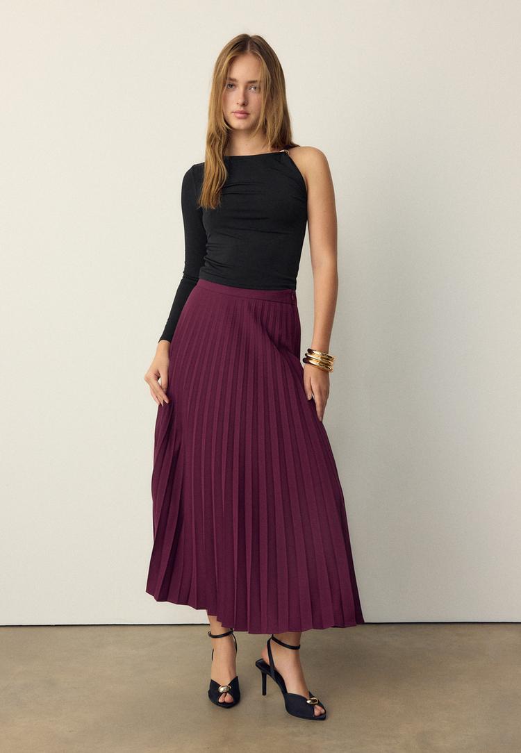 Asymmetrisches T-Shirt mit Metallschnalle Schwarz L
