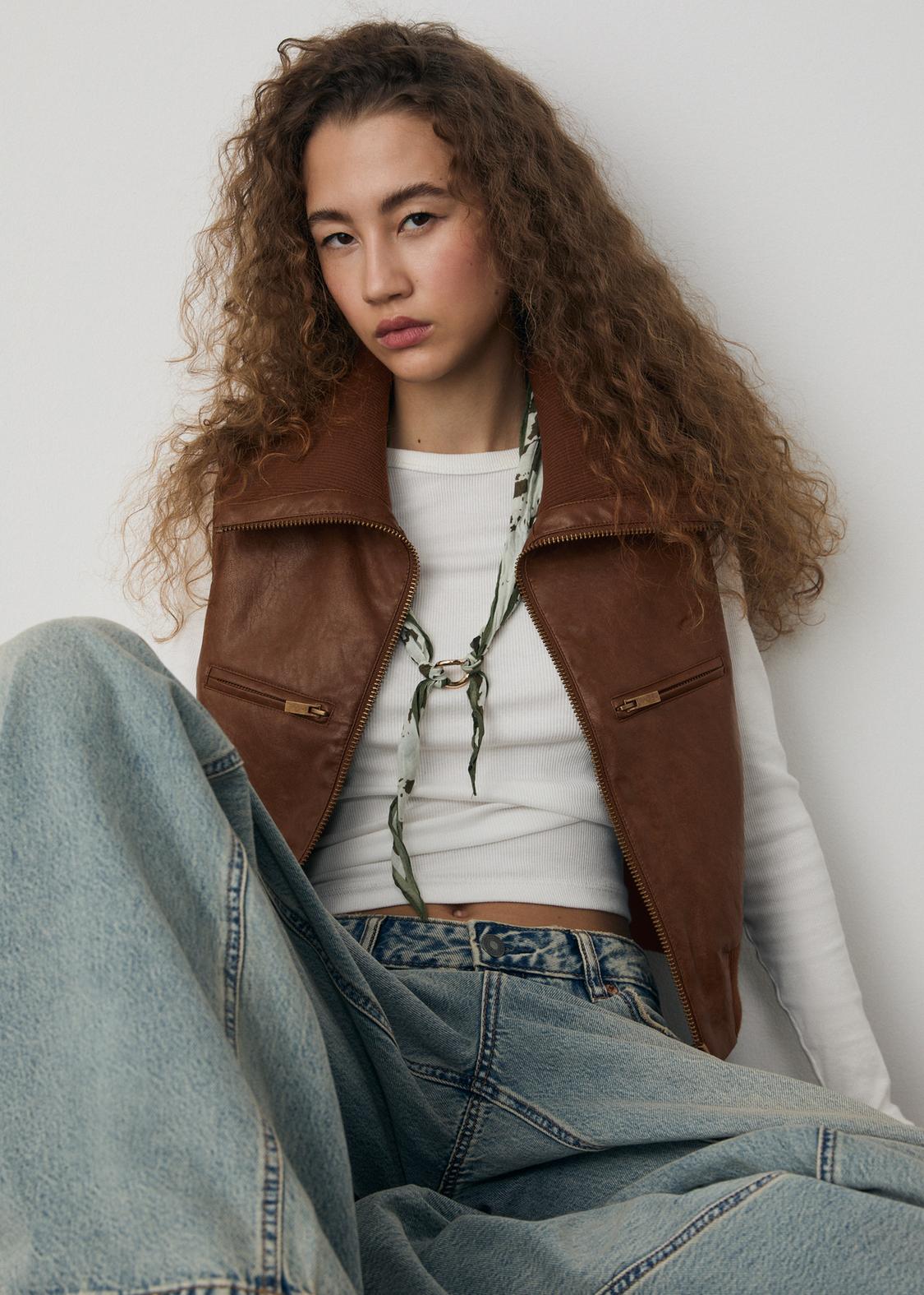 Chaleco efecto piel combinado rib