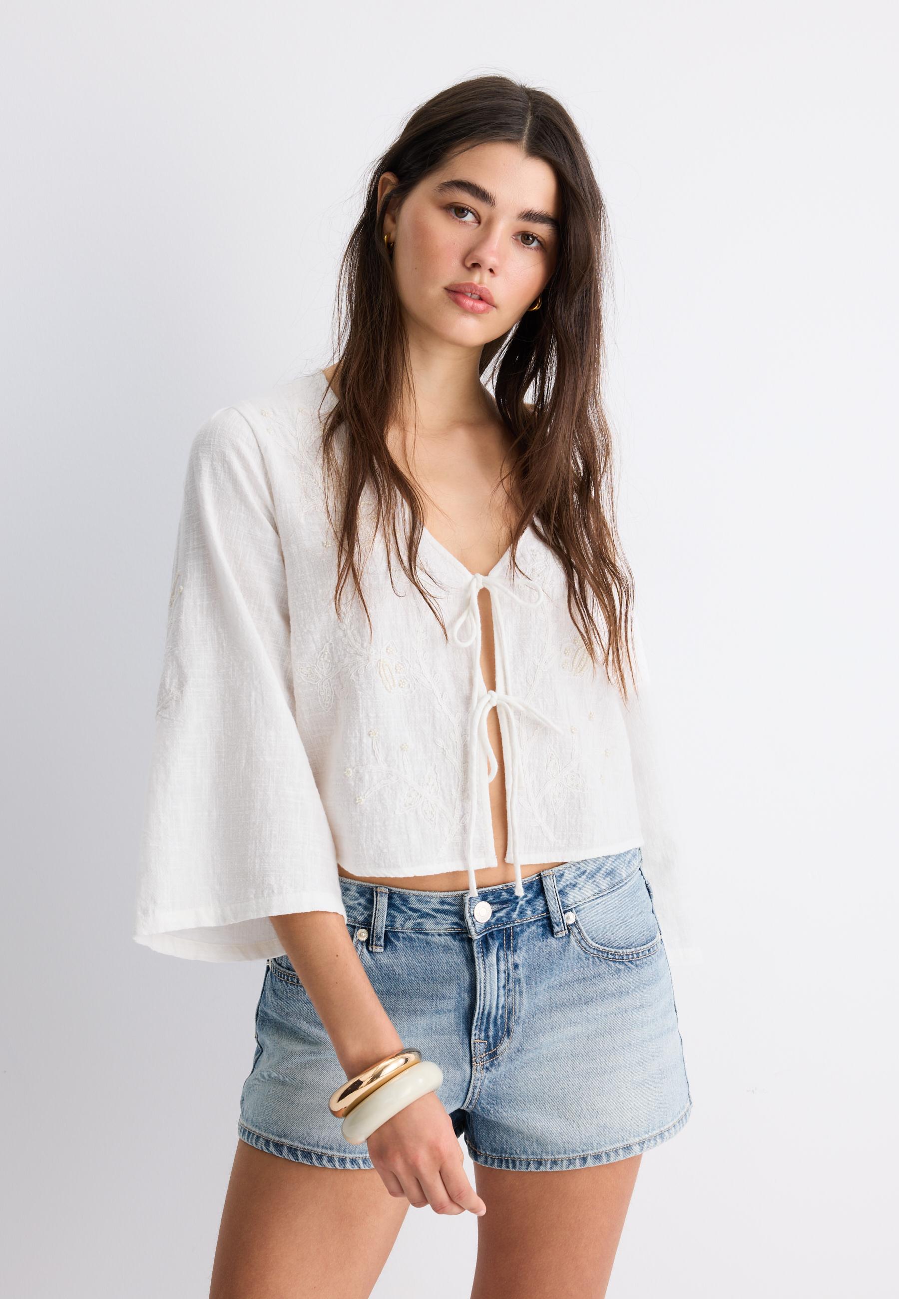 Embroidered faux pearl knot shirt — White