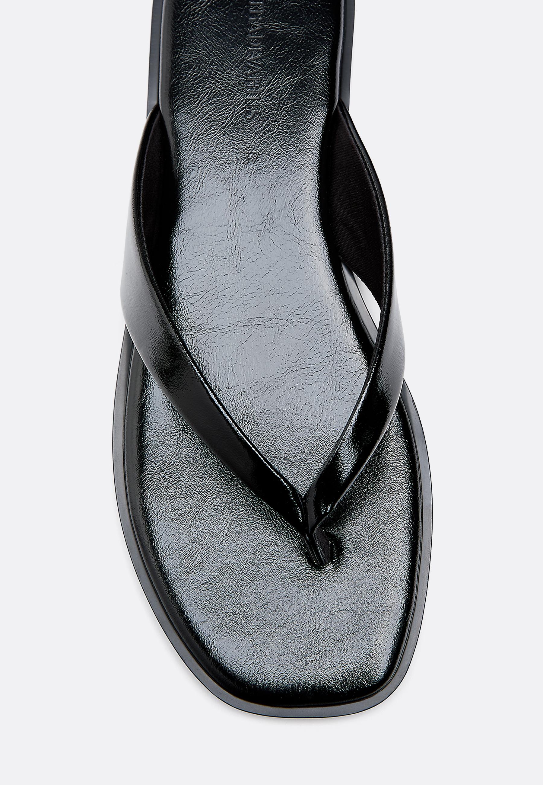 Flat thong sandals — BLACK