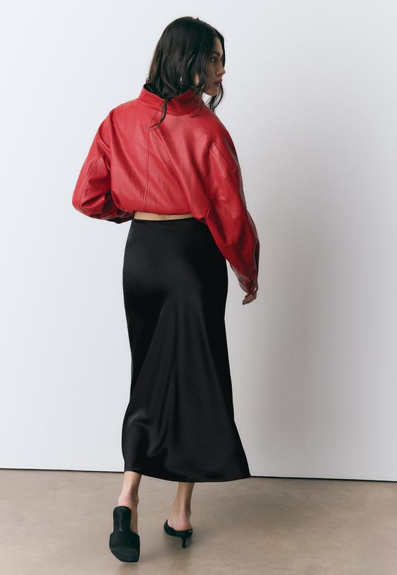 Сатинирана Пола Със Средна Дължина