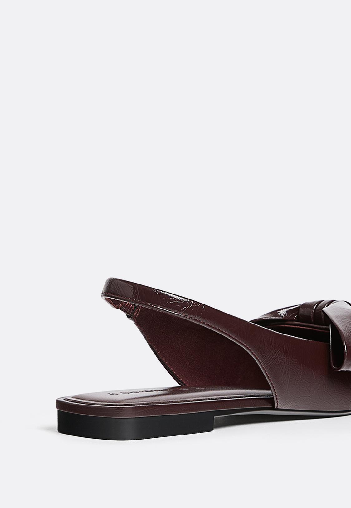 Zapatos planos destalonados lazo Stradivarius España