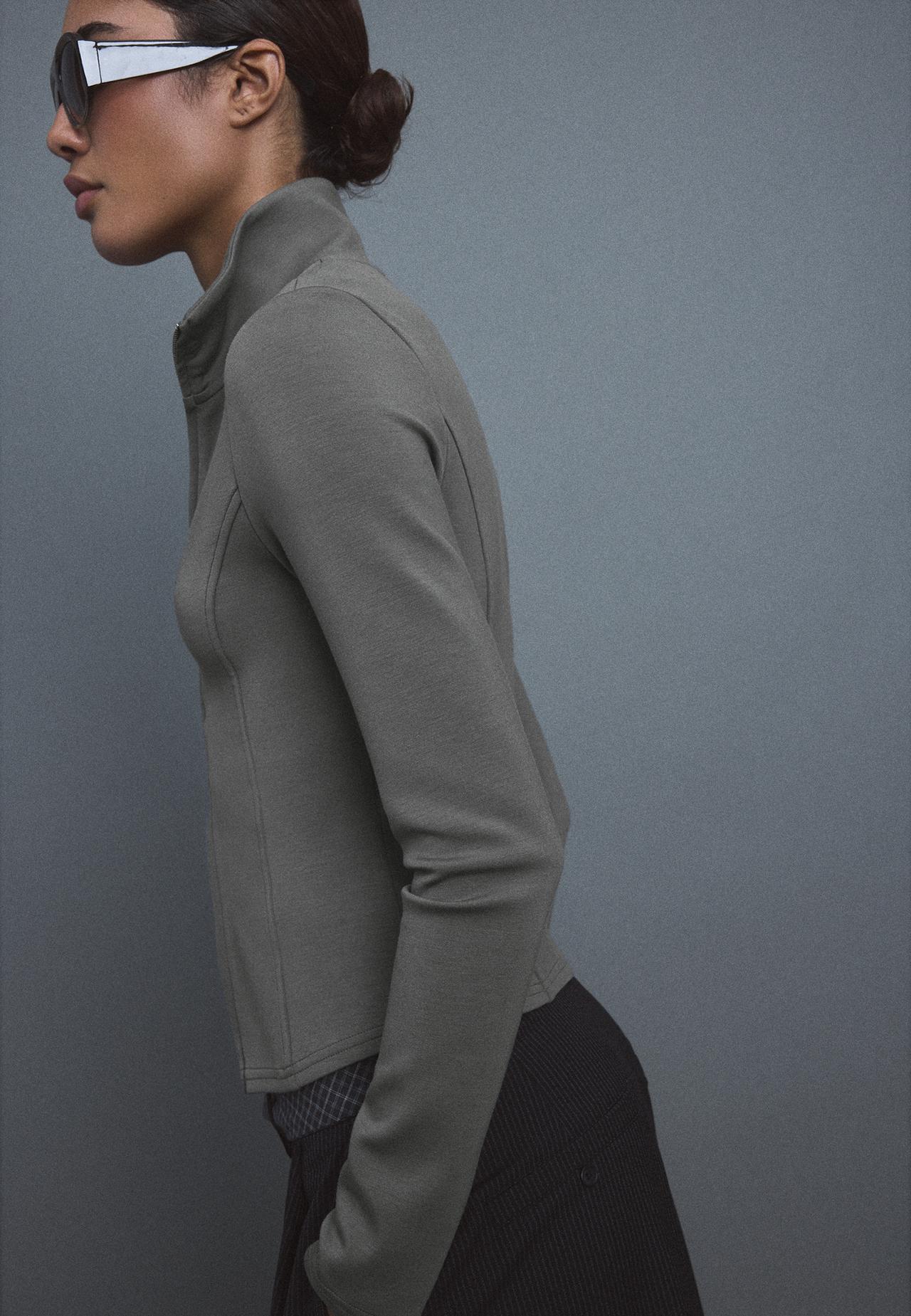 Soft-touch fitted zip-up sweatshirt — Grey