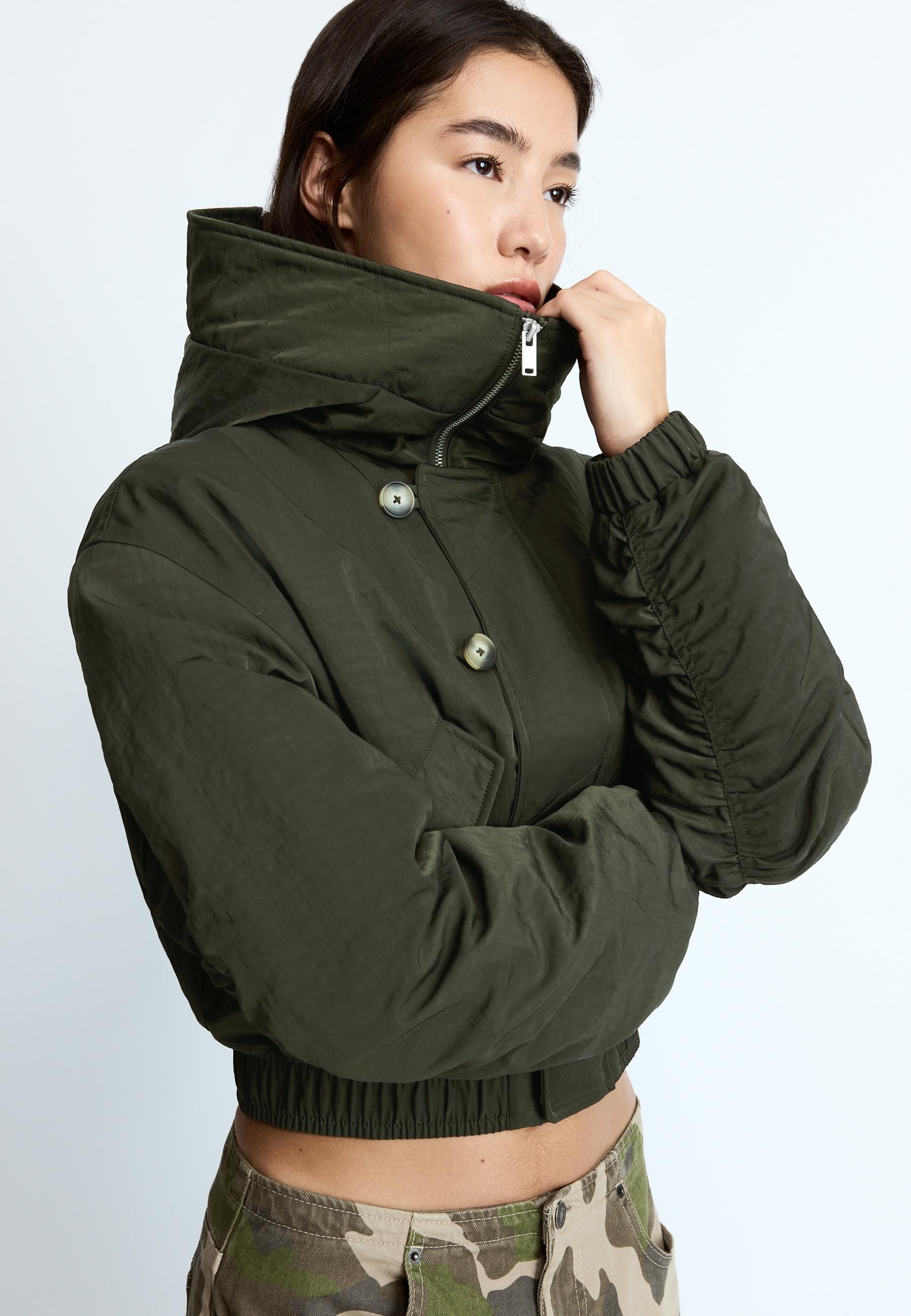 Stradivarius Bomber Τζάκετ Με Γιακά Από Συνθετική Γούνα Χακί M