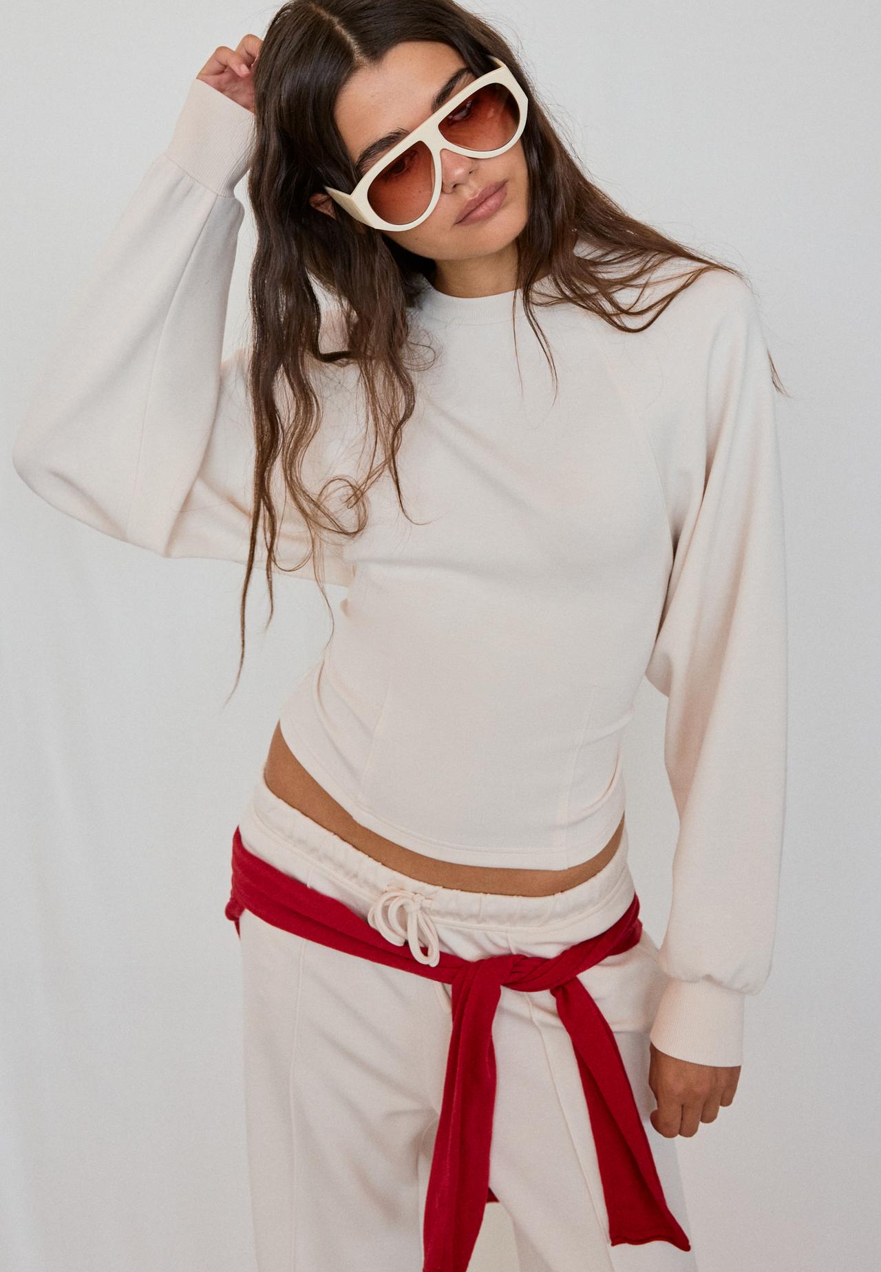 Soft-touch sweatshirt with fitted waist — Vanilla