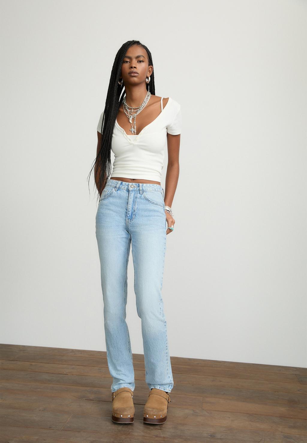 Regular waist comfortable straight-leg jeans