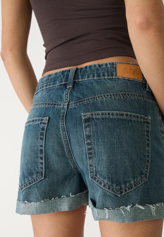 denimshorts-mit-umschlag