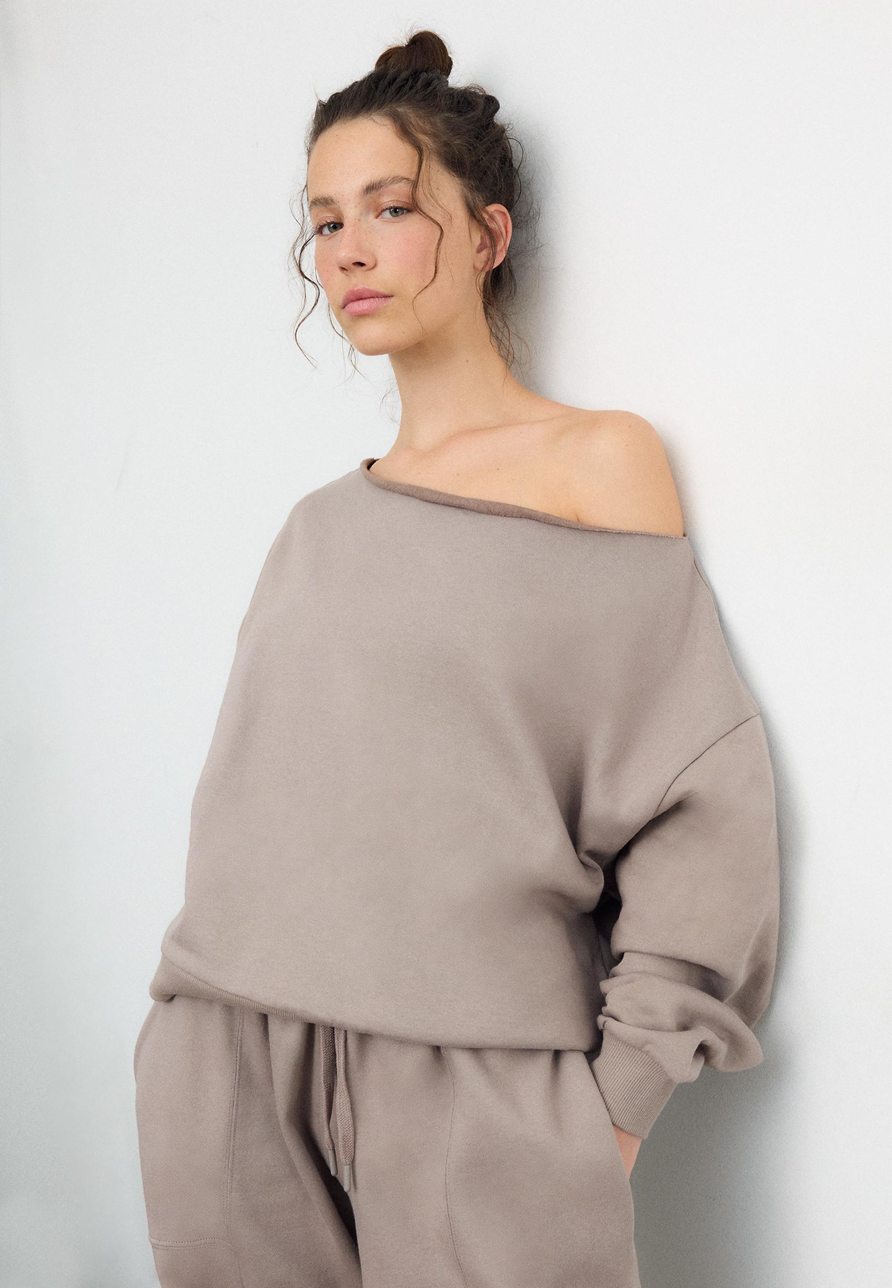 Basic off-the-shoulder sweatshirt — Beige