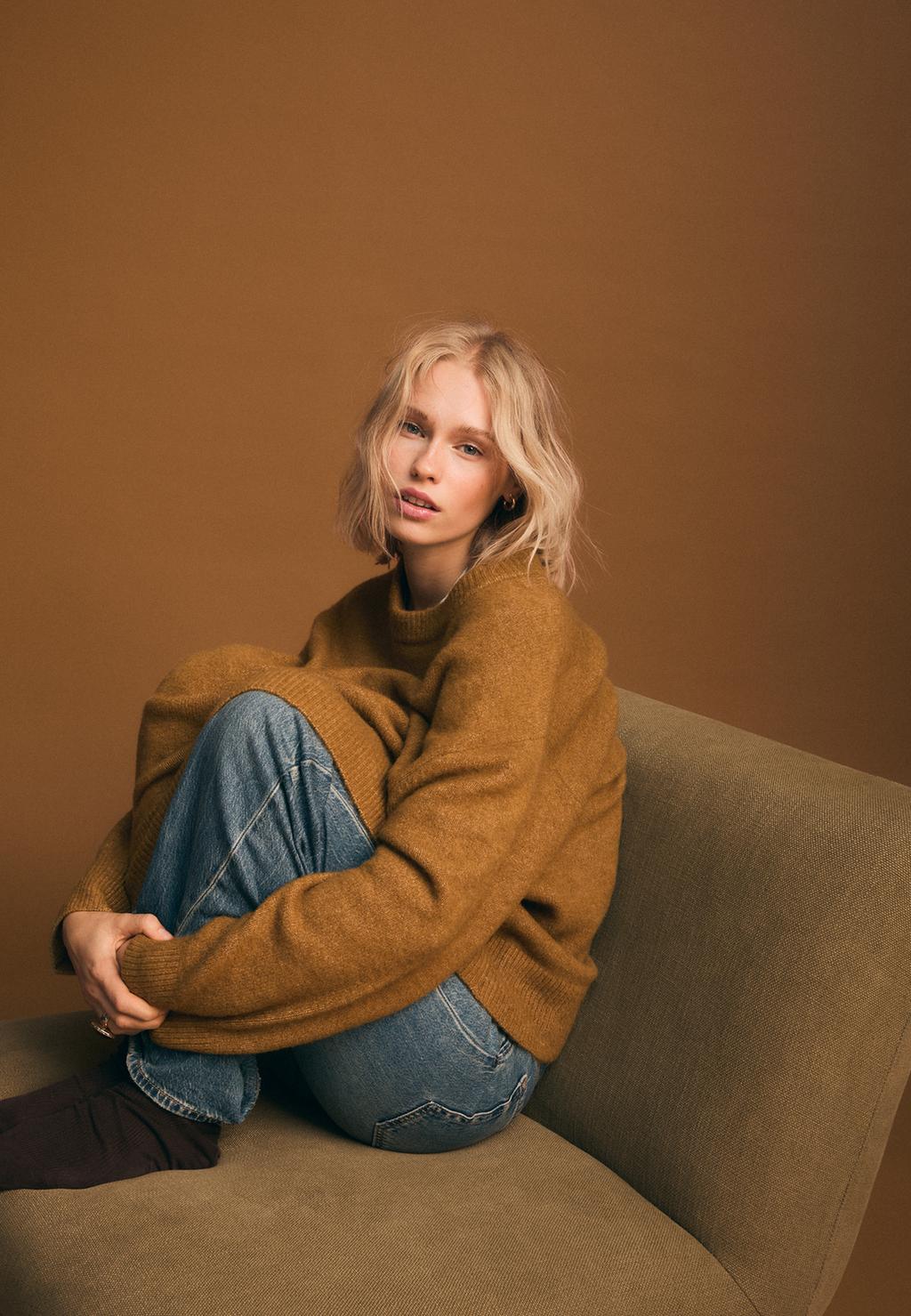 Джемпер из мягкого трикотажа