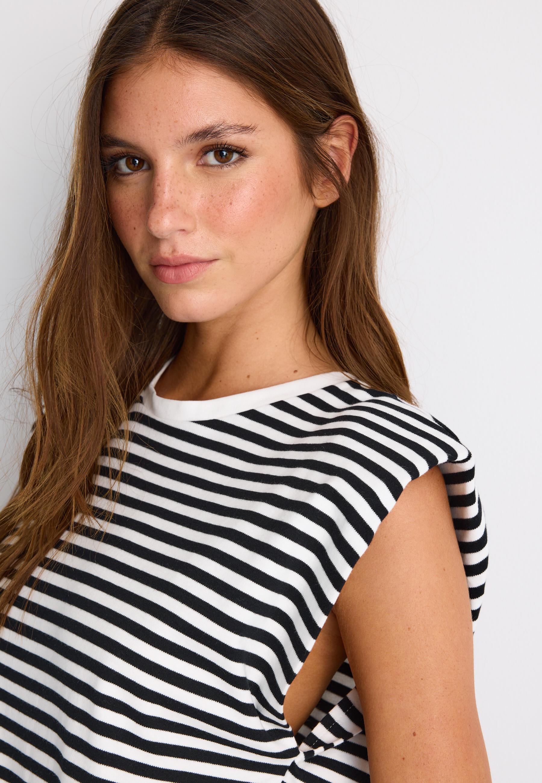 B05 Striped basic shoulder pad T-shirt — Black