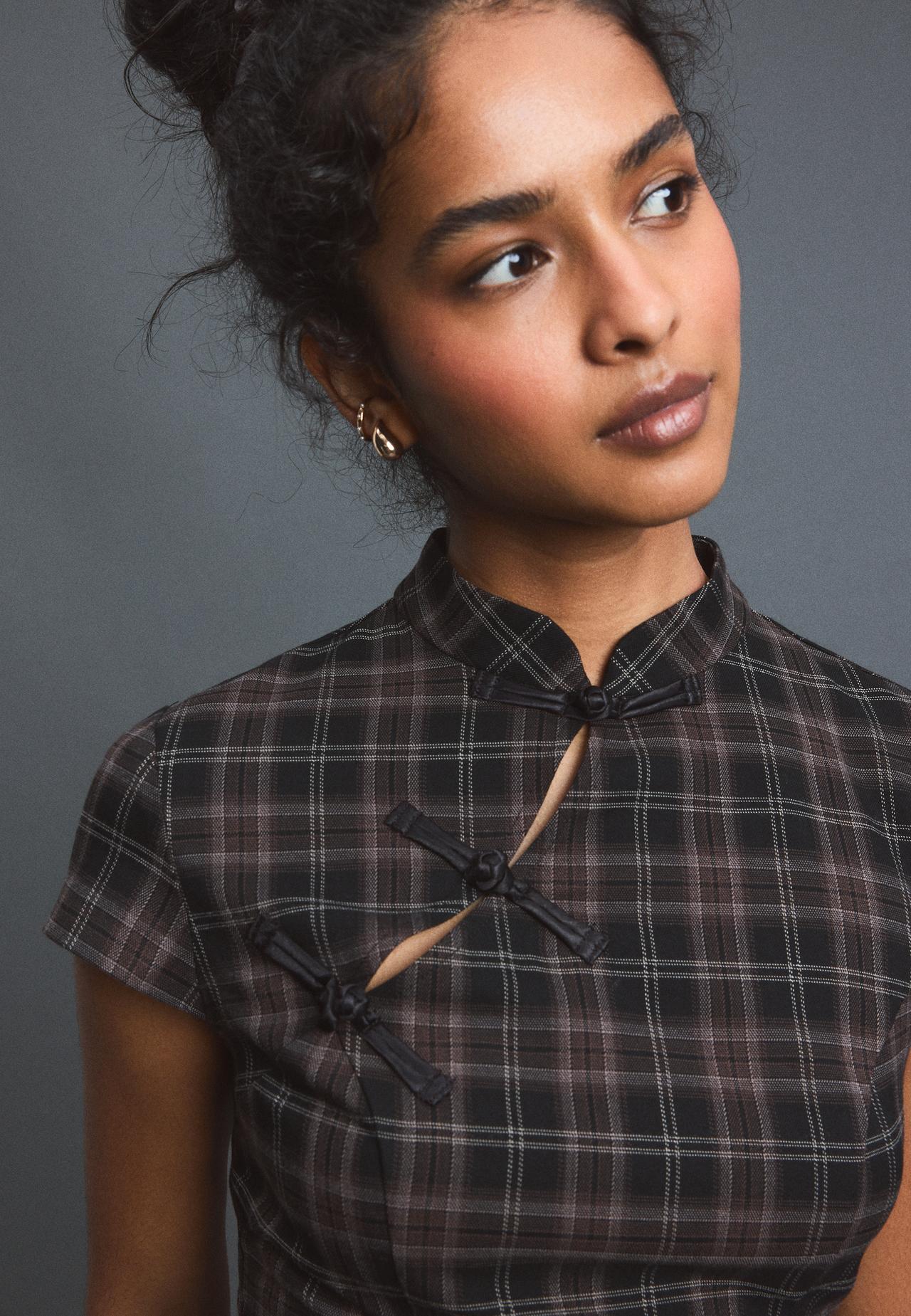 Short check dress with stand collar — Black