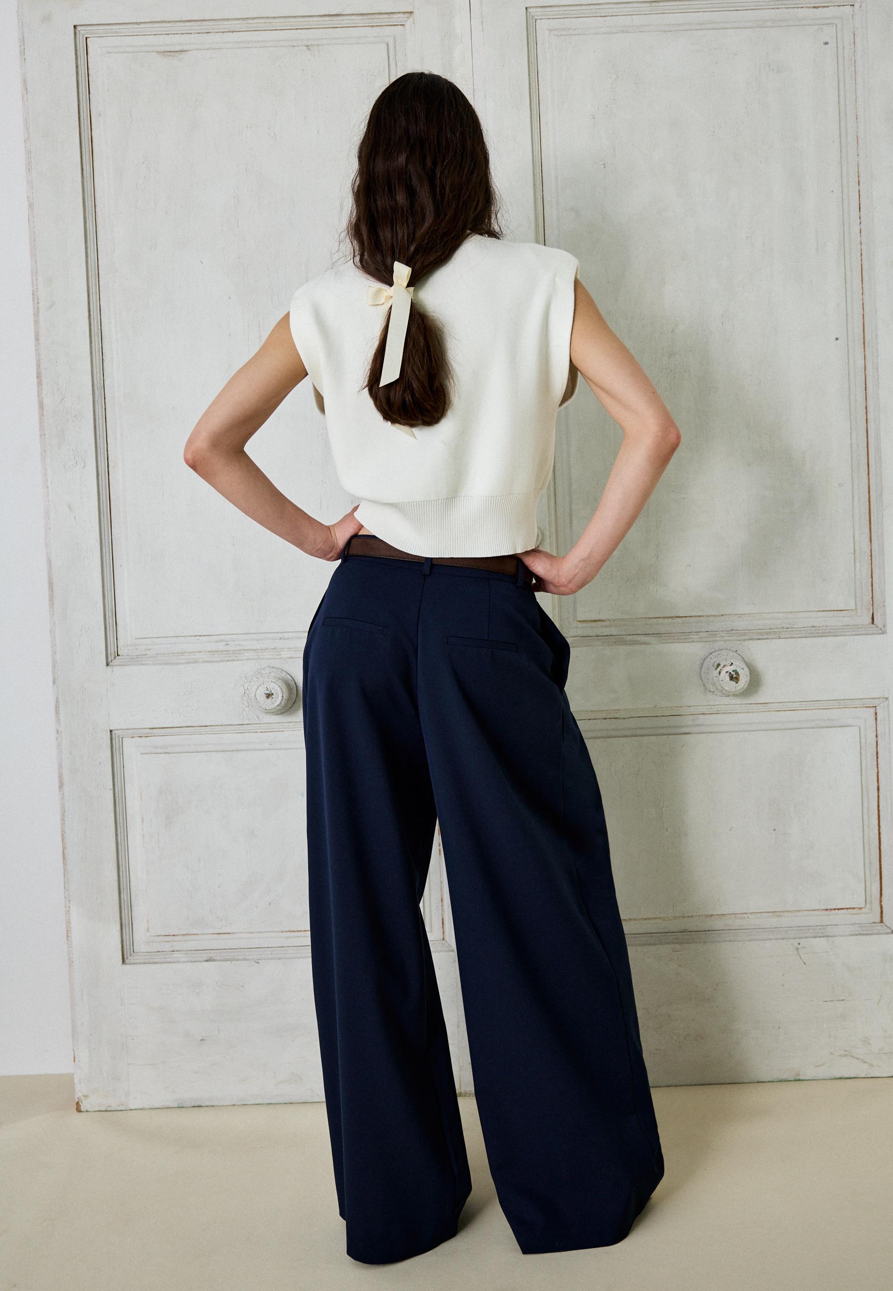 Maxi-dart trousers with belt — Dark blue