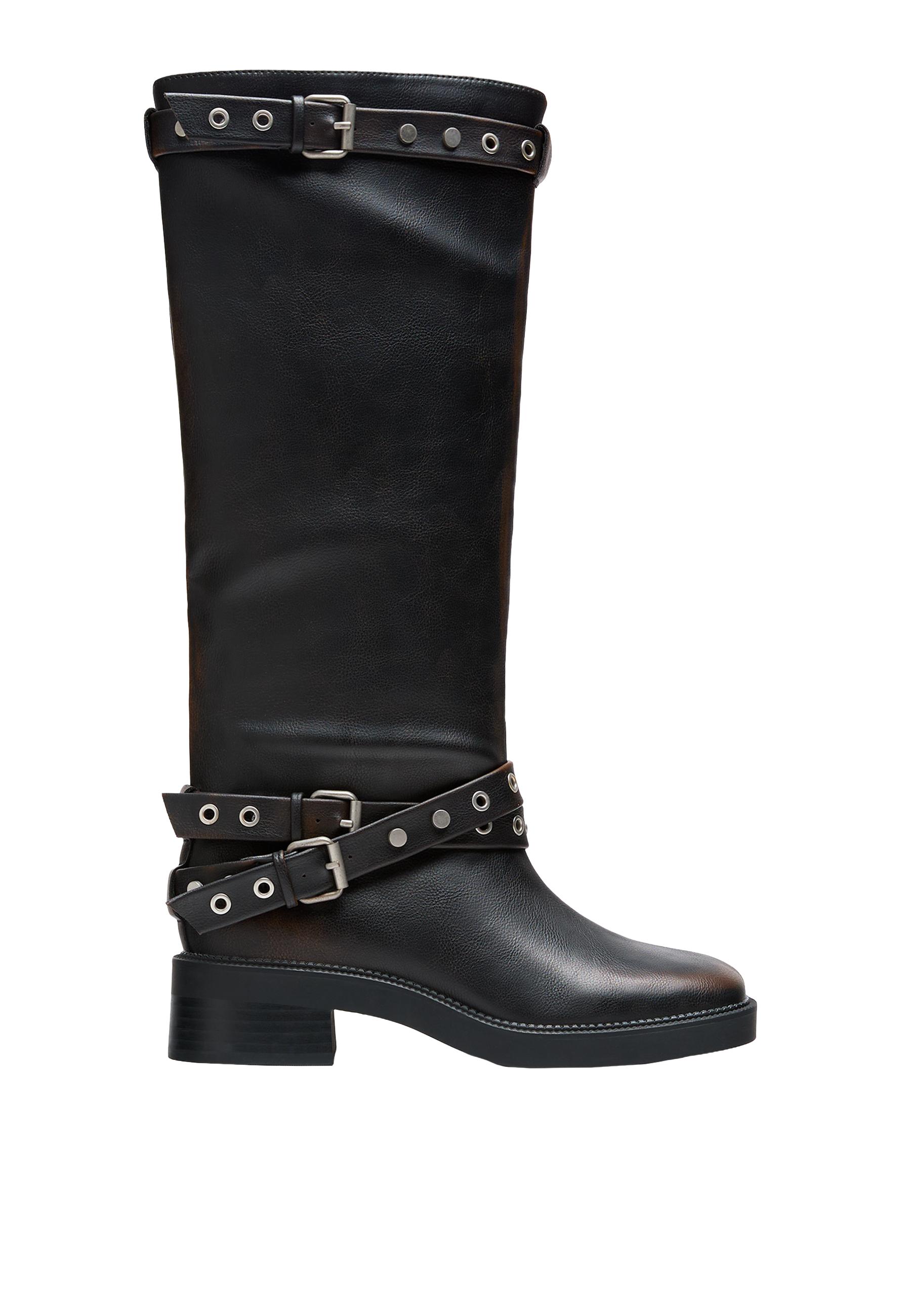 Flat buckle boots — BROWN