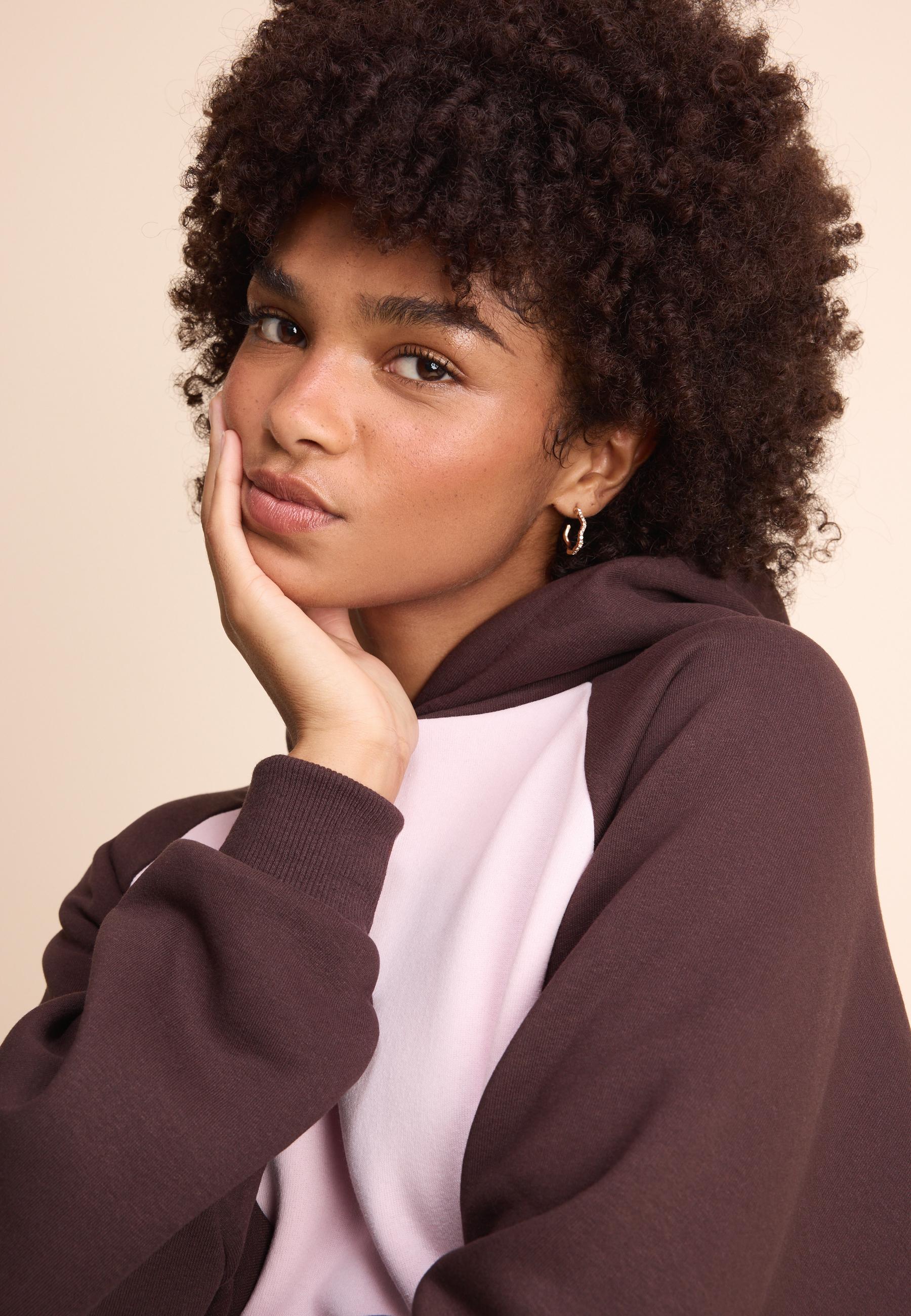 Contrast raglan sleeve hoodie — Pastel pink