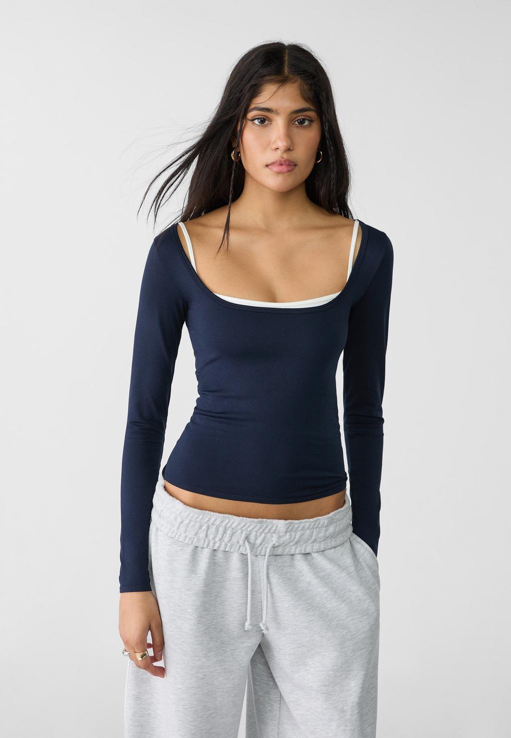 Seamless long-sleeved T-shirt