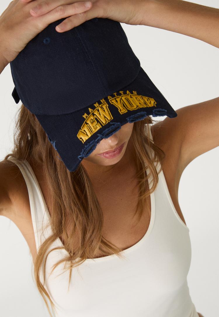 gorra detalle bordado