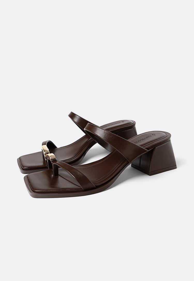 sandalias tacon detalle metalico