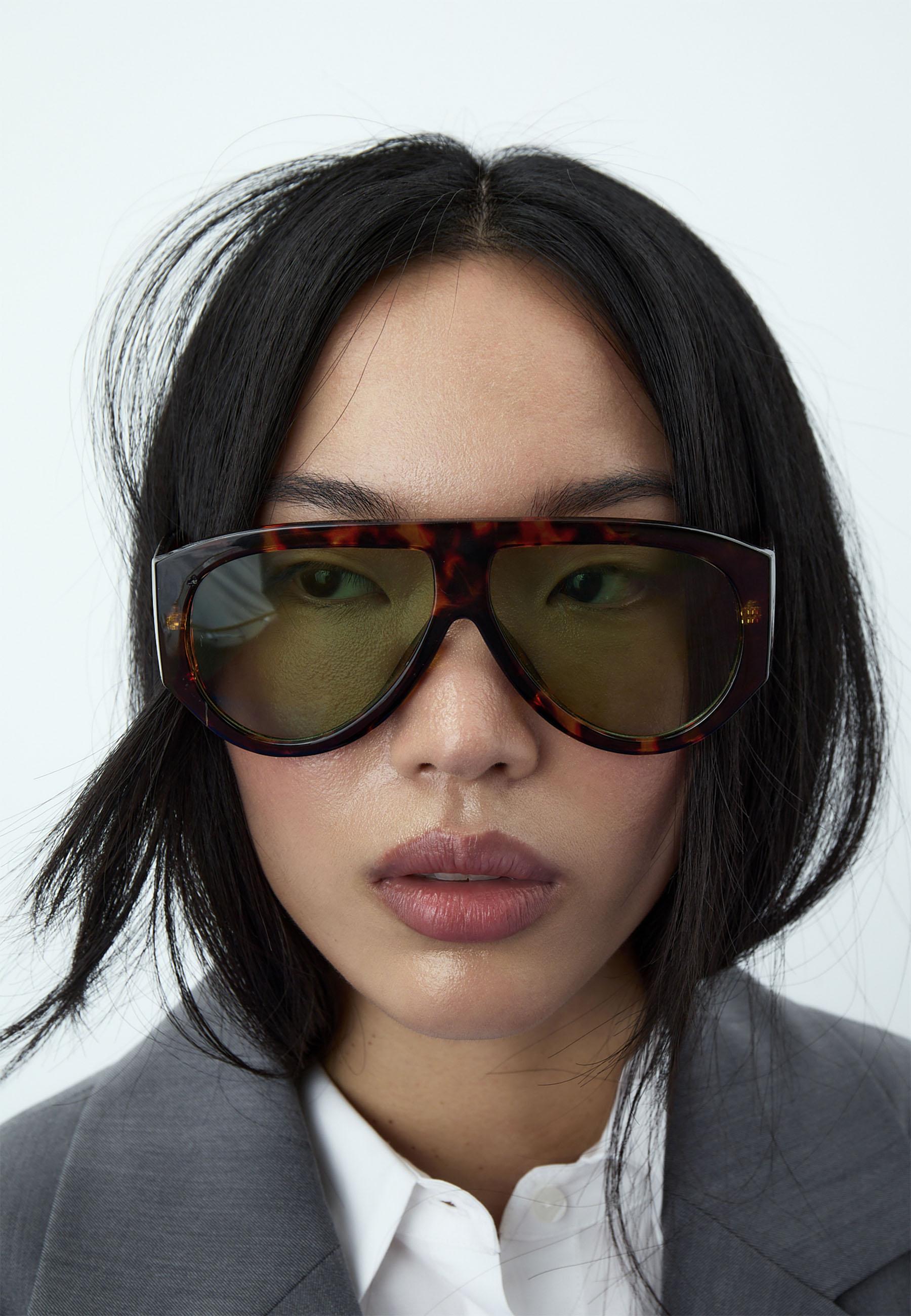 Retro tortoiseshell sunglasses — Khaki