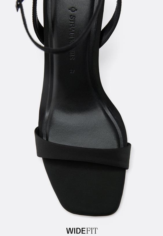 Stradivarius Bő Szárú. Tűsarkú Szandál 1-040 39