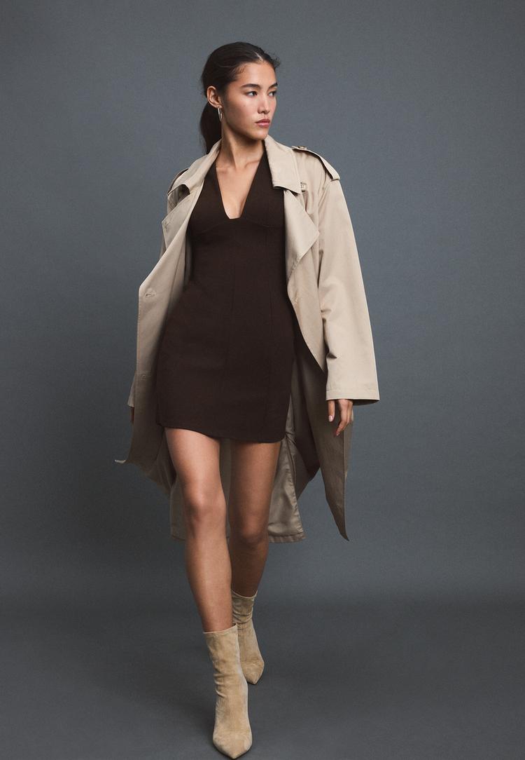 Stradivarius Rochie Scurtă Cambrată Cu Decolteu În V Maro Xl